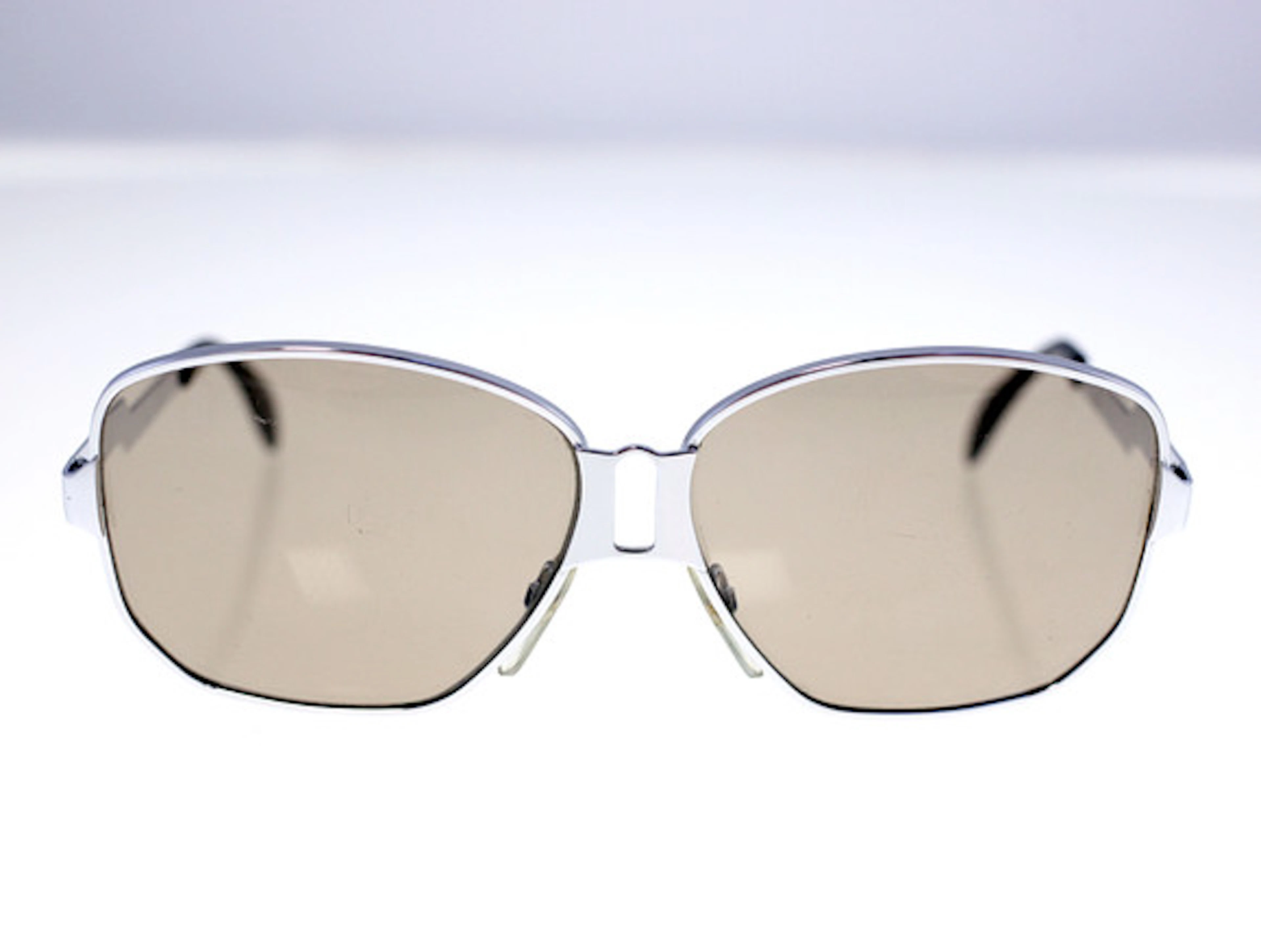 SOLGLASÖGON, Luxottica.