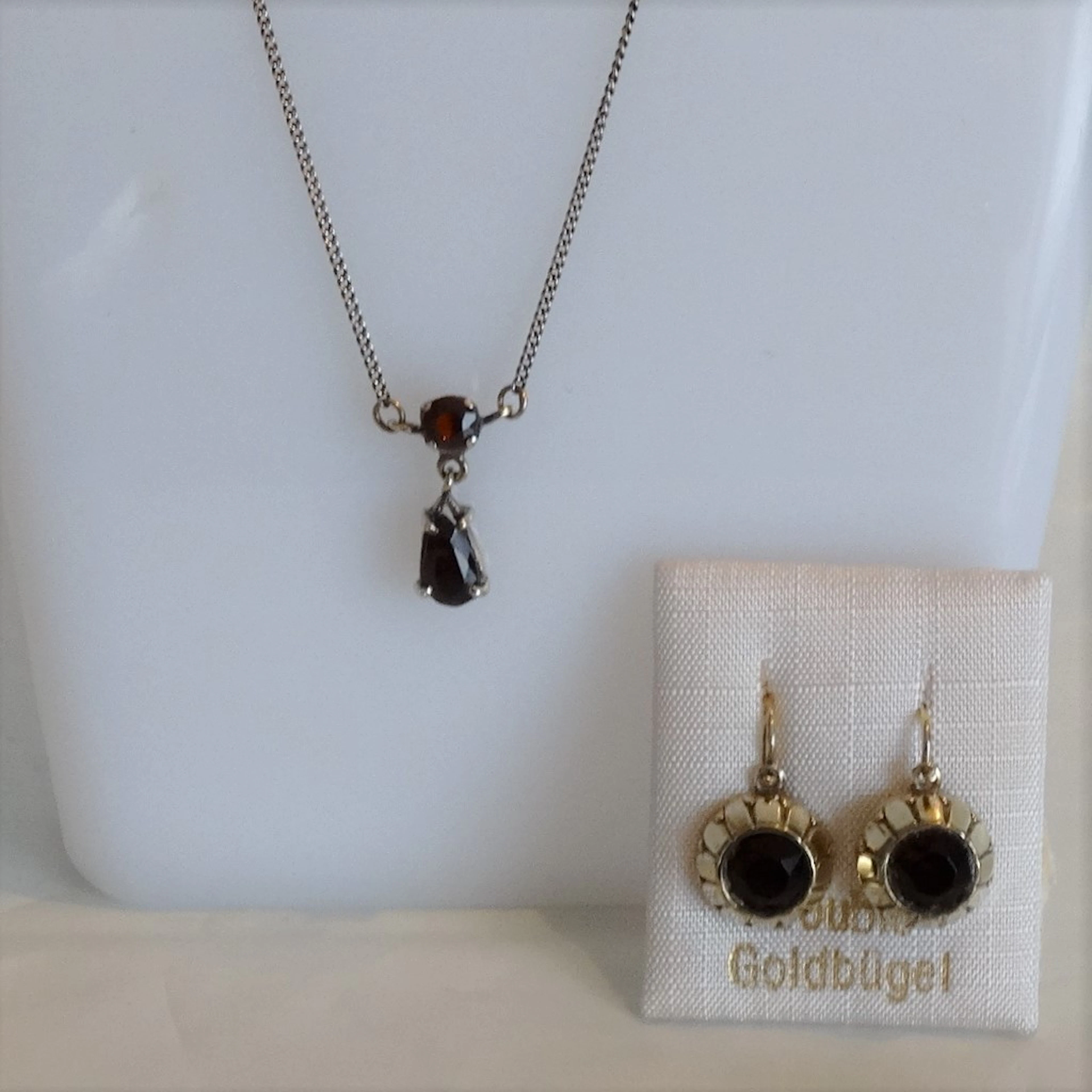 GRANAT Collier und Ohrringe, Vintage.