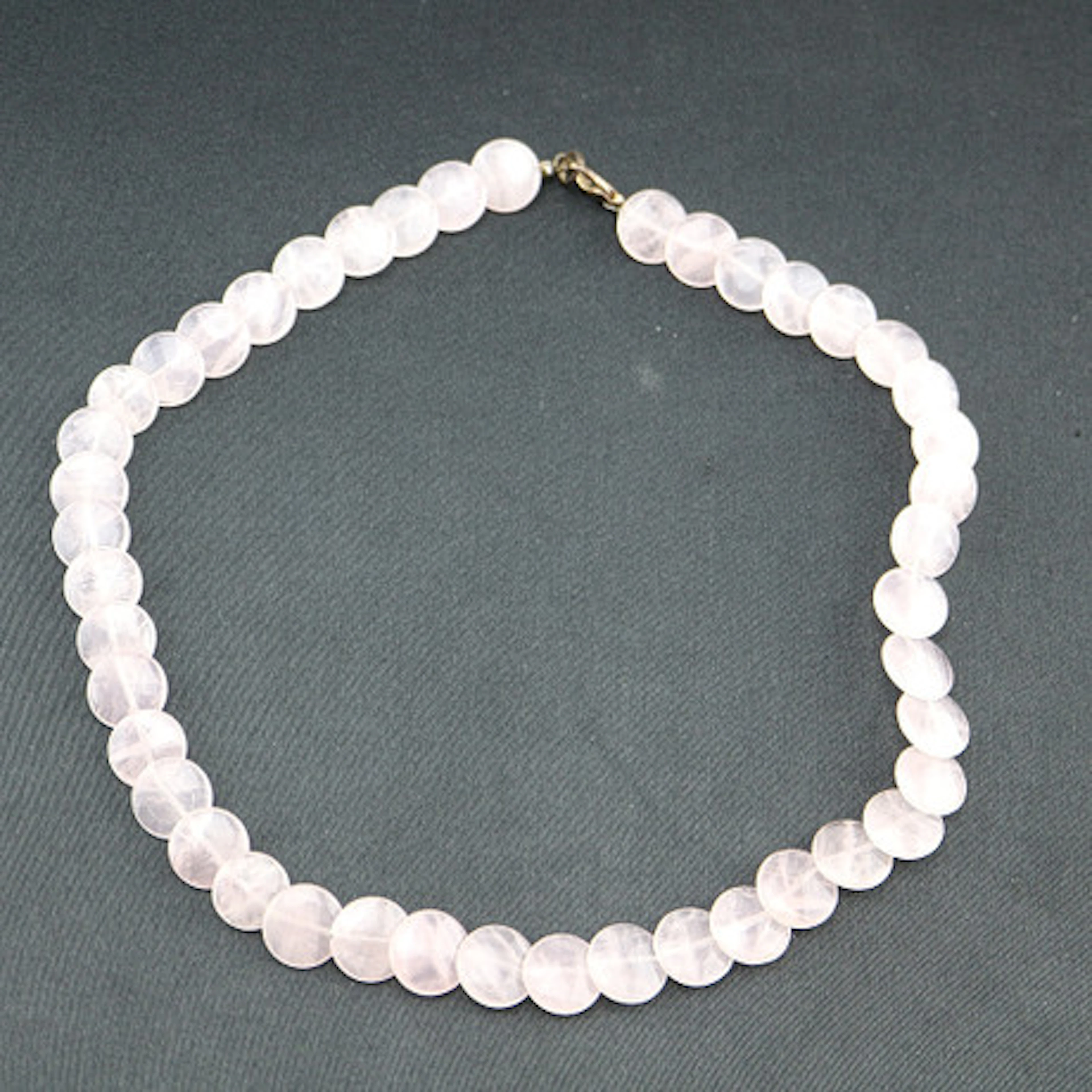 ROSENKVARTS HALSBAND.