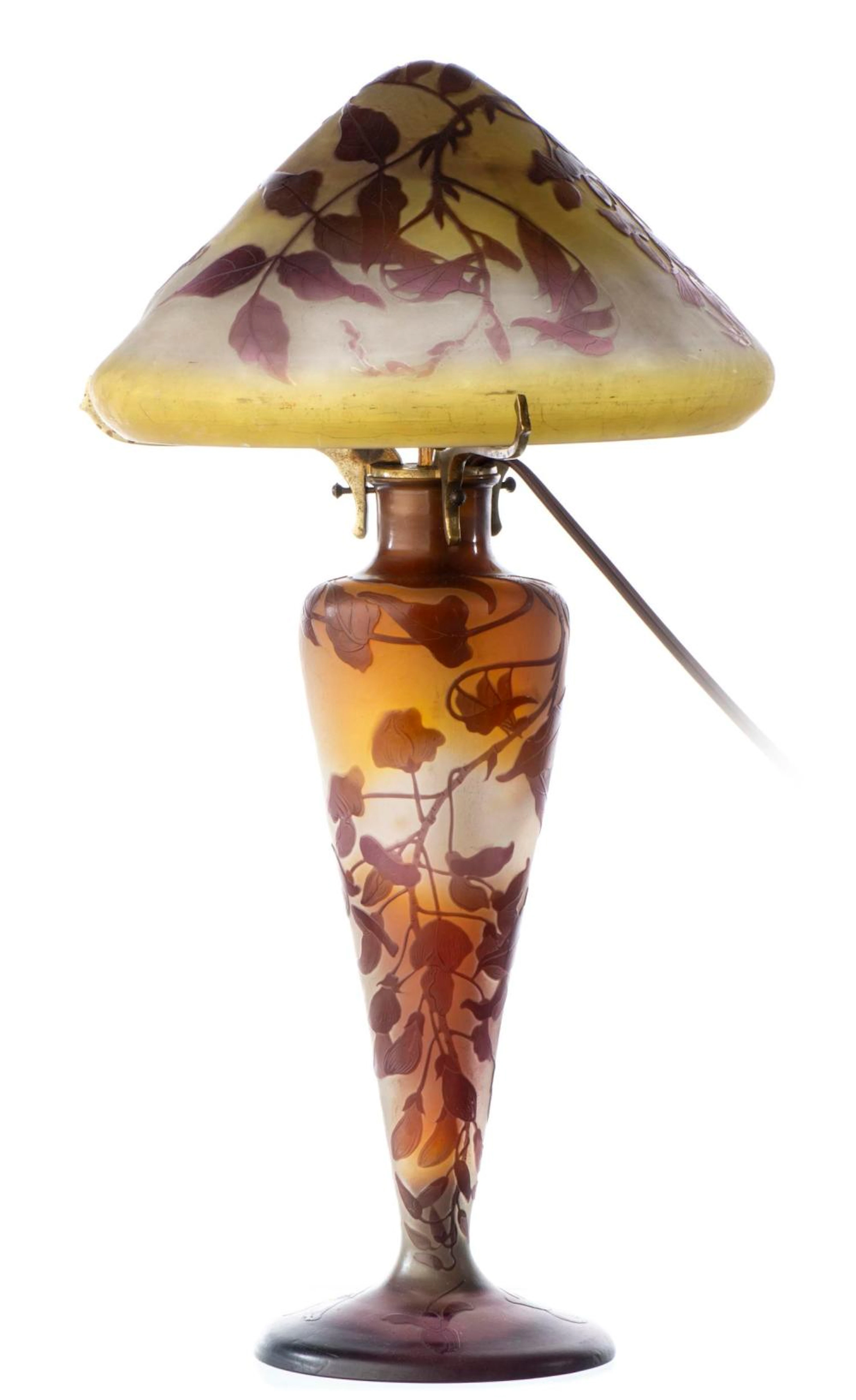 Emile GALLE (1846-1904), Lampe en verre multicouches