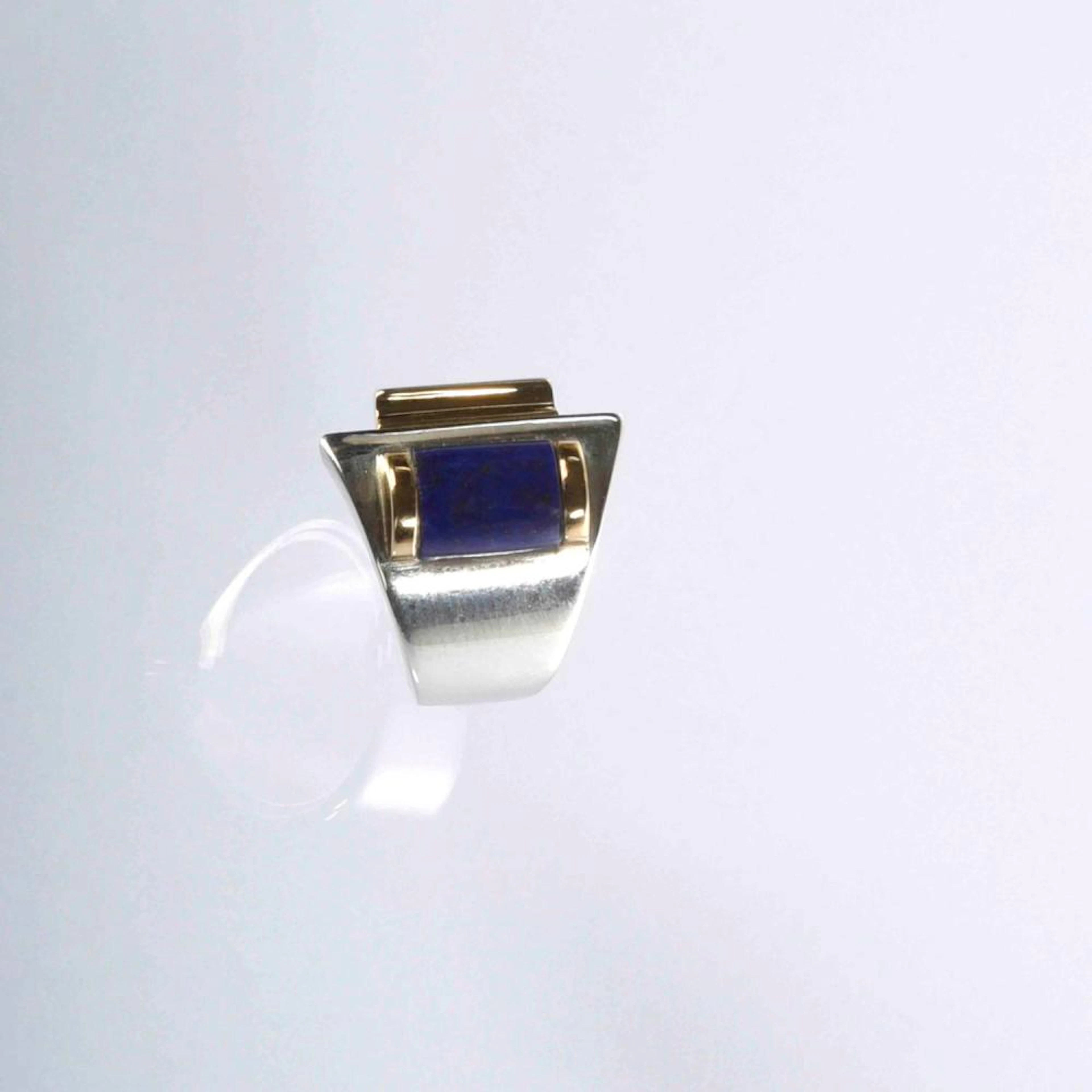 Bague en or jaune et argent de la maison Odiot à décor...