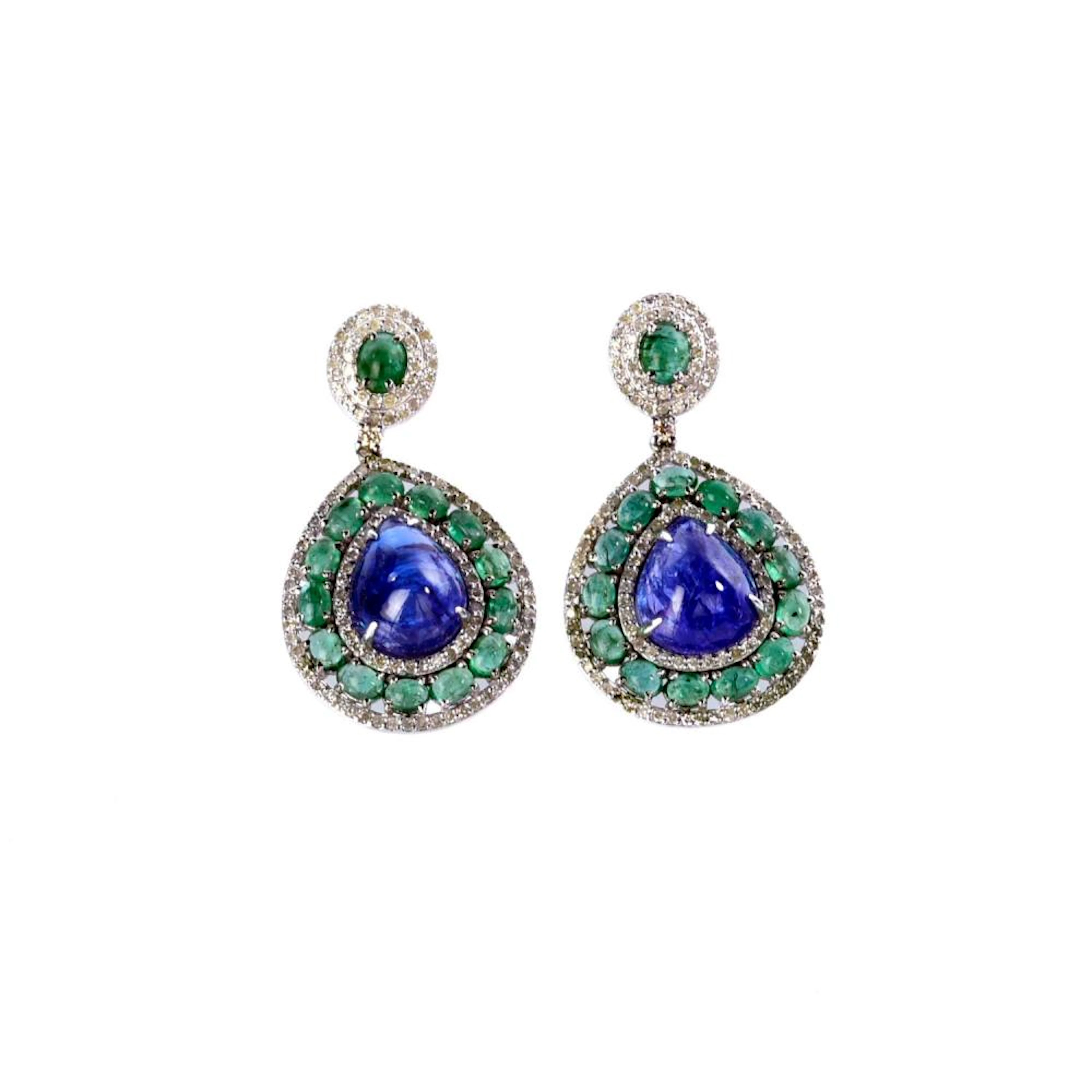 Paire de boucles d'oreille pendentif en argent ornée de...