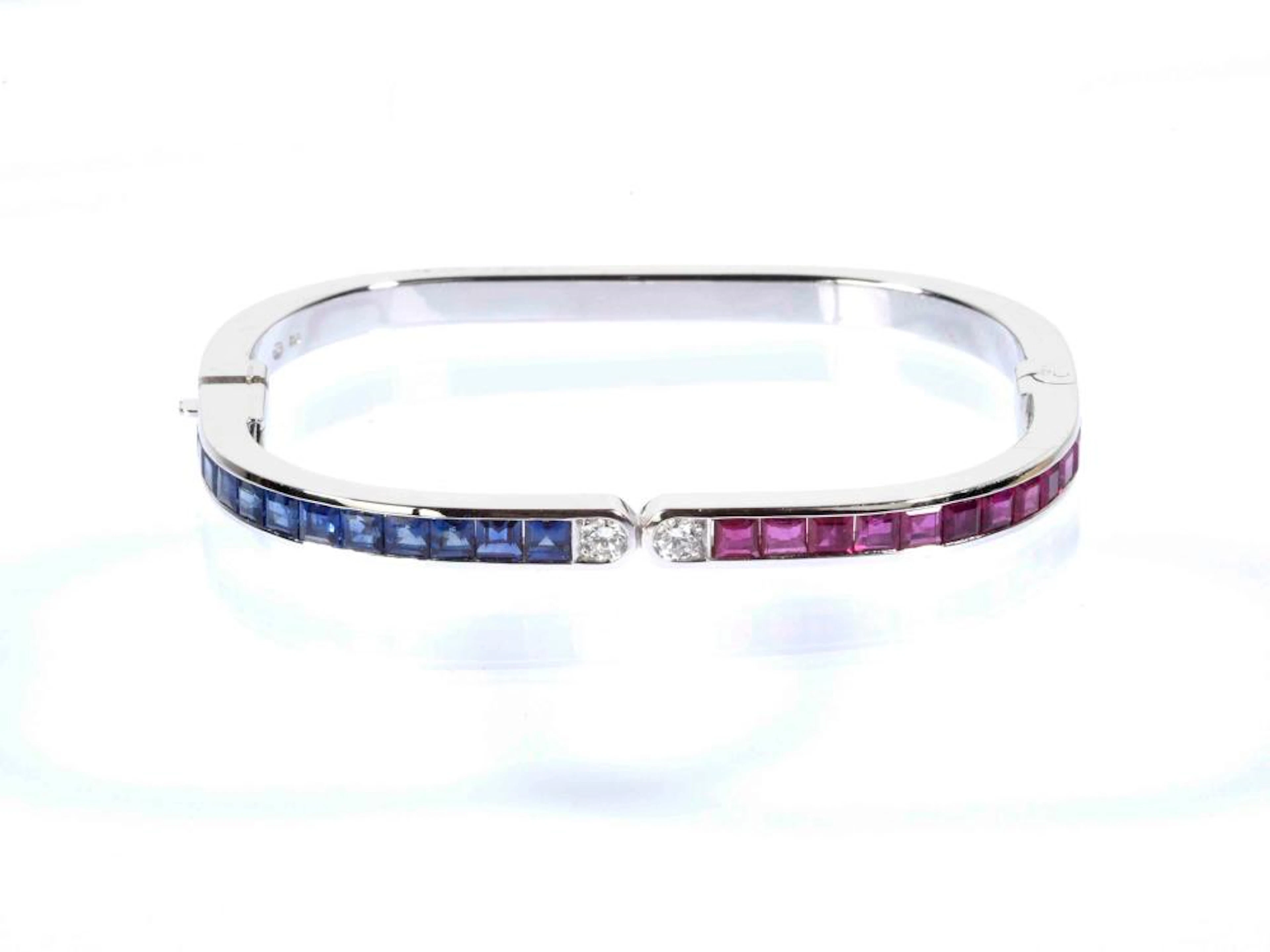 GUBELIN, bracelet en or blanc orné de 12 saphirs bleus et 12 rubis taille carrée