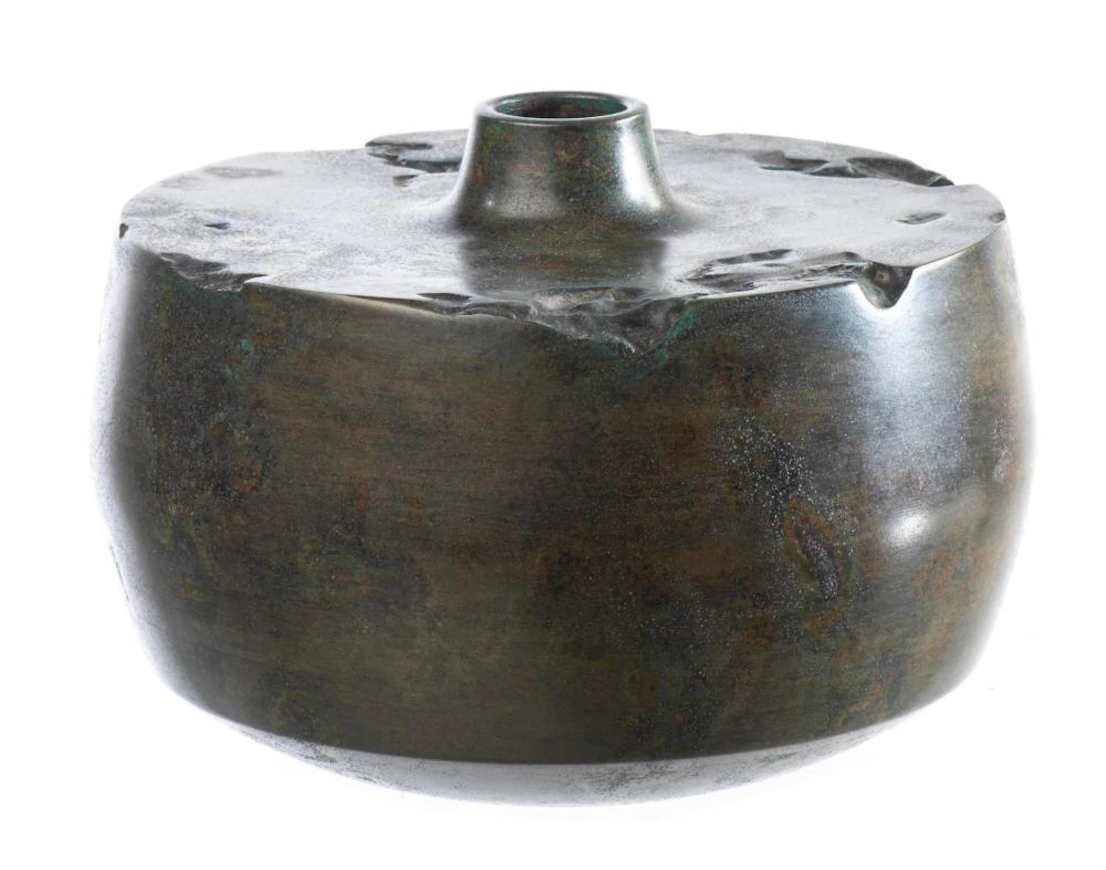 JAPON - Vase en bronze à patine verte mouchetée