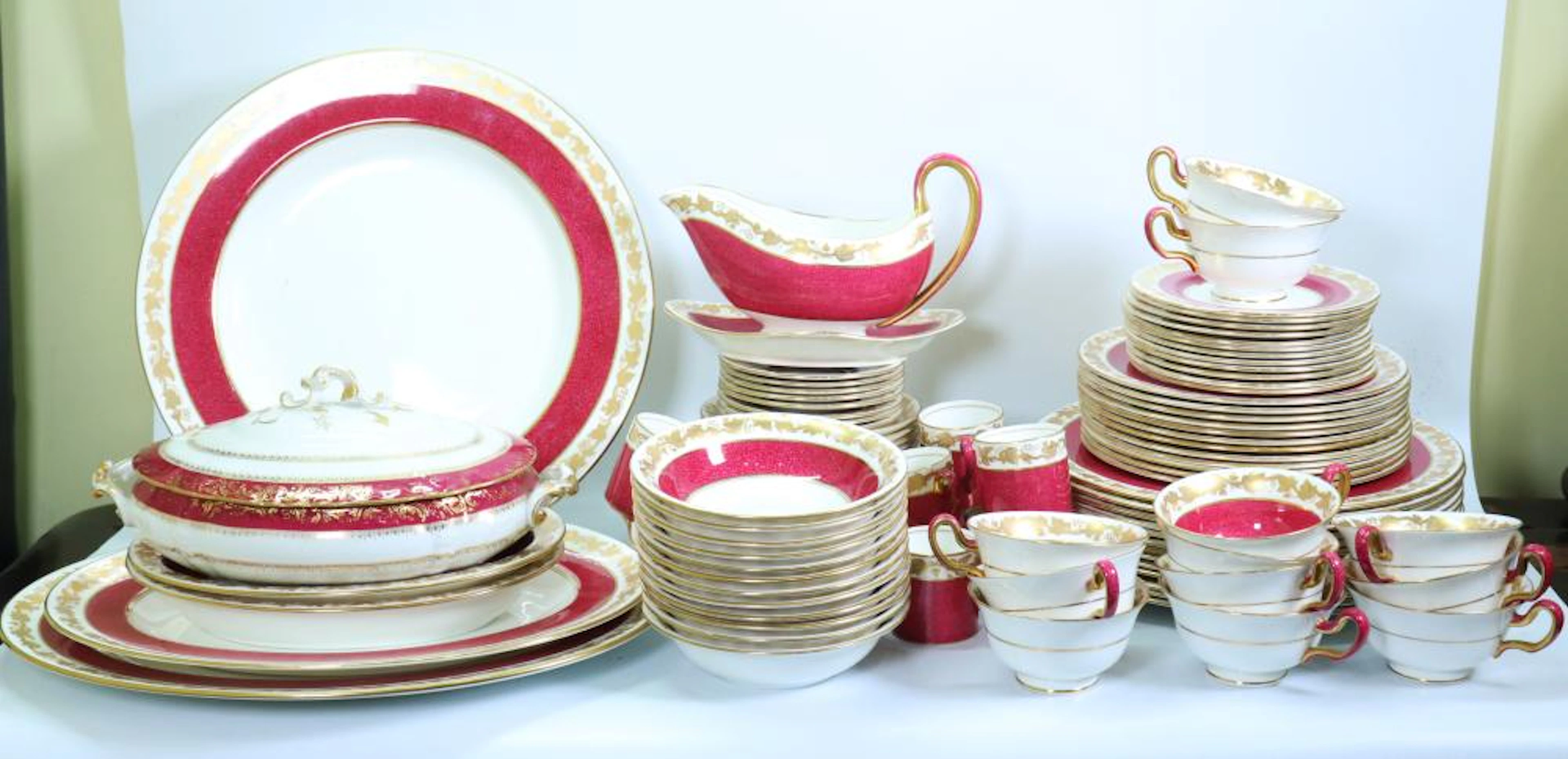 96 pc Wedgwood Bone China Service Gold & Magenta