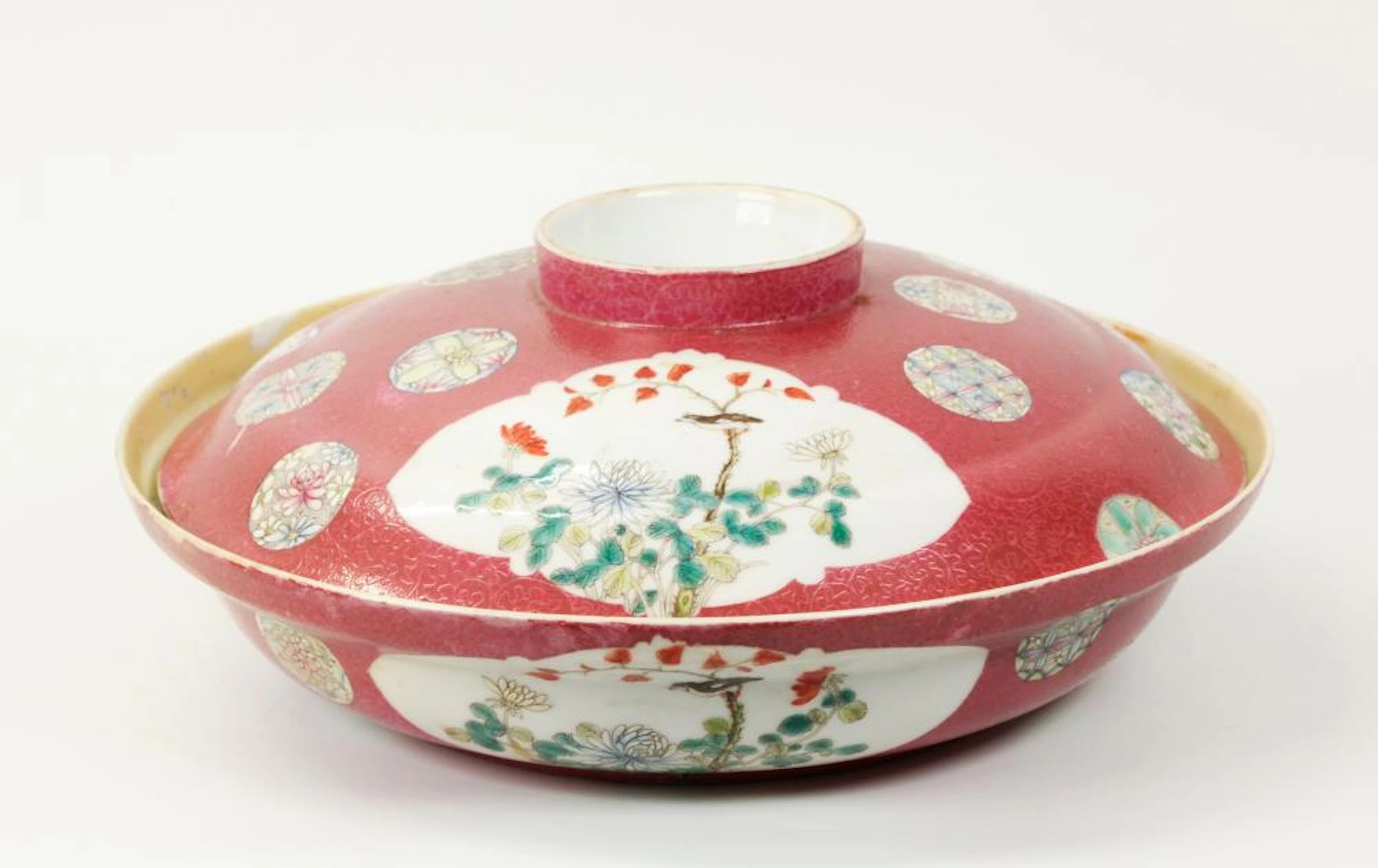 Chinese Qing Famille Rose Porcelain Covered Bowl
