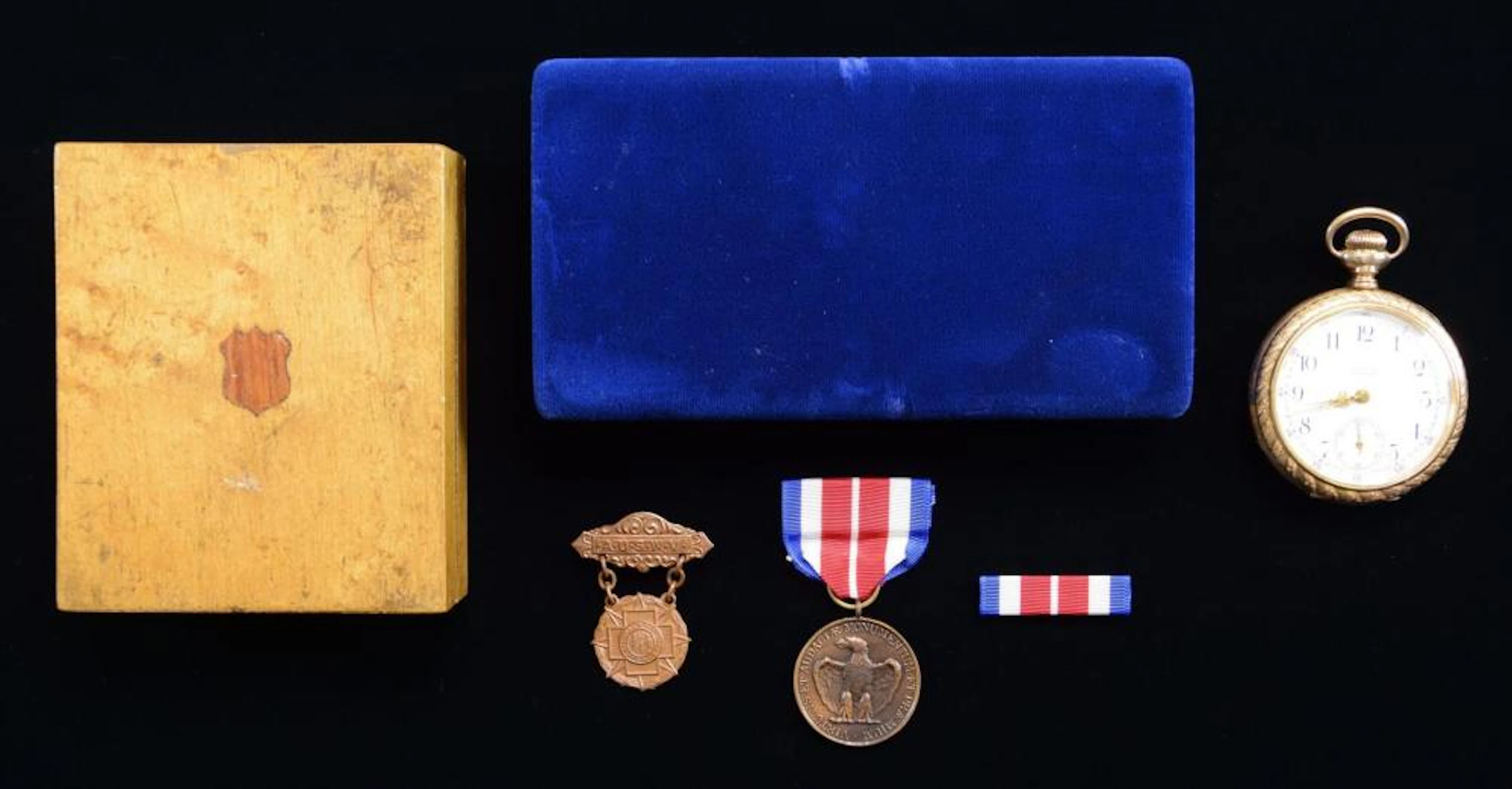 9TH US CAVALRY GOLD WATCH BELONGING TO MEDAL OF