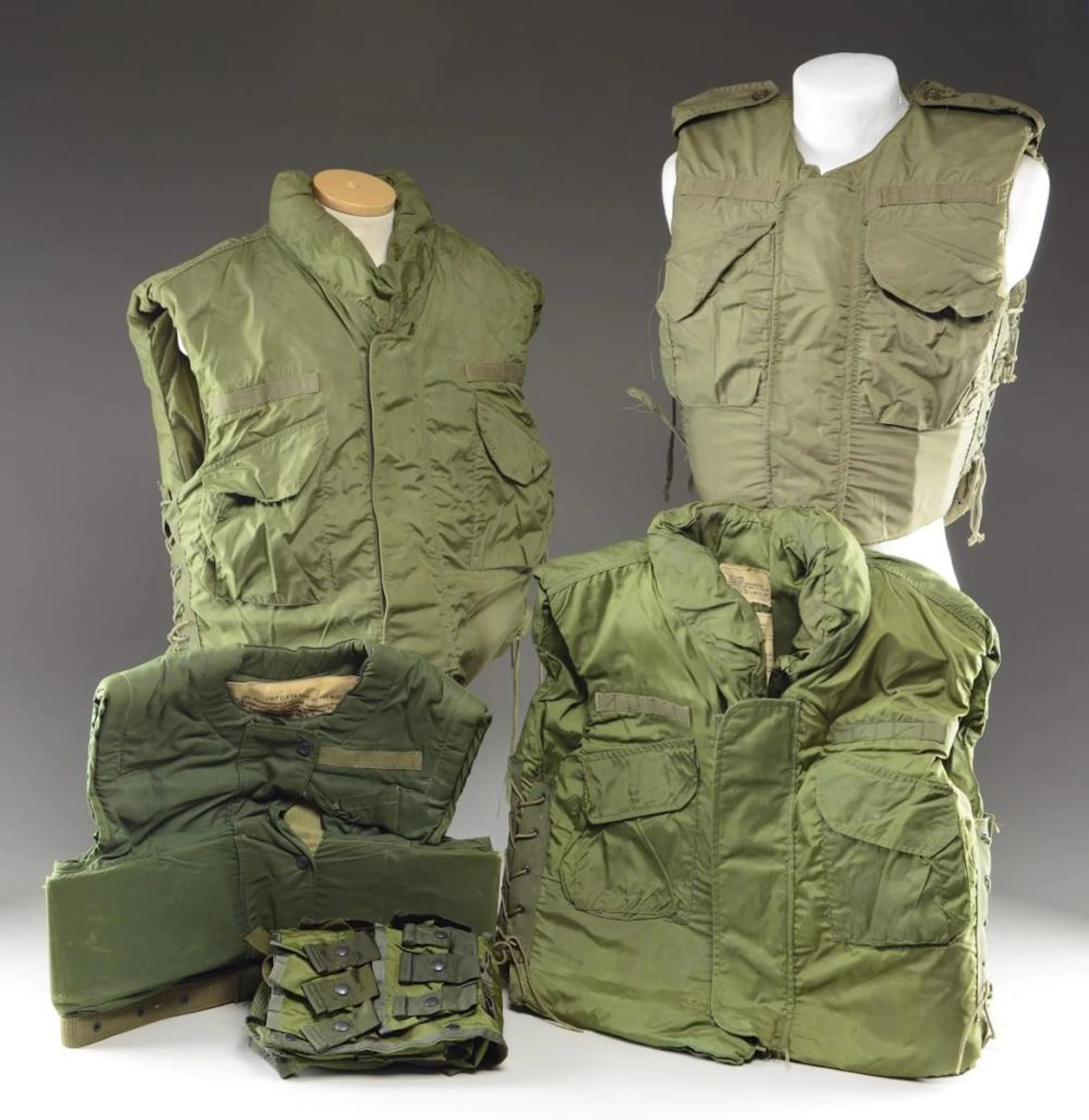 4 US MILITARY FLAK VESTS & GRENADE VEST.