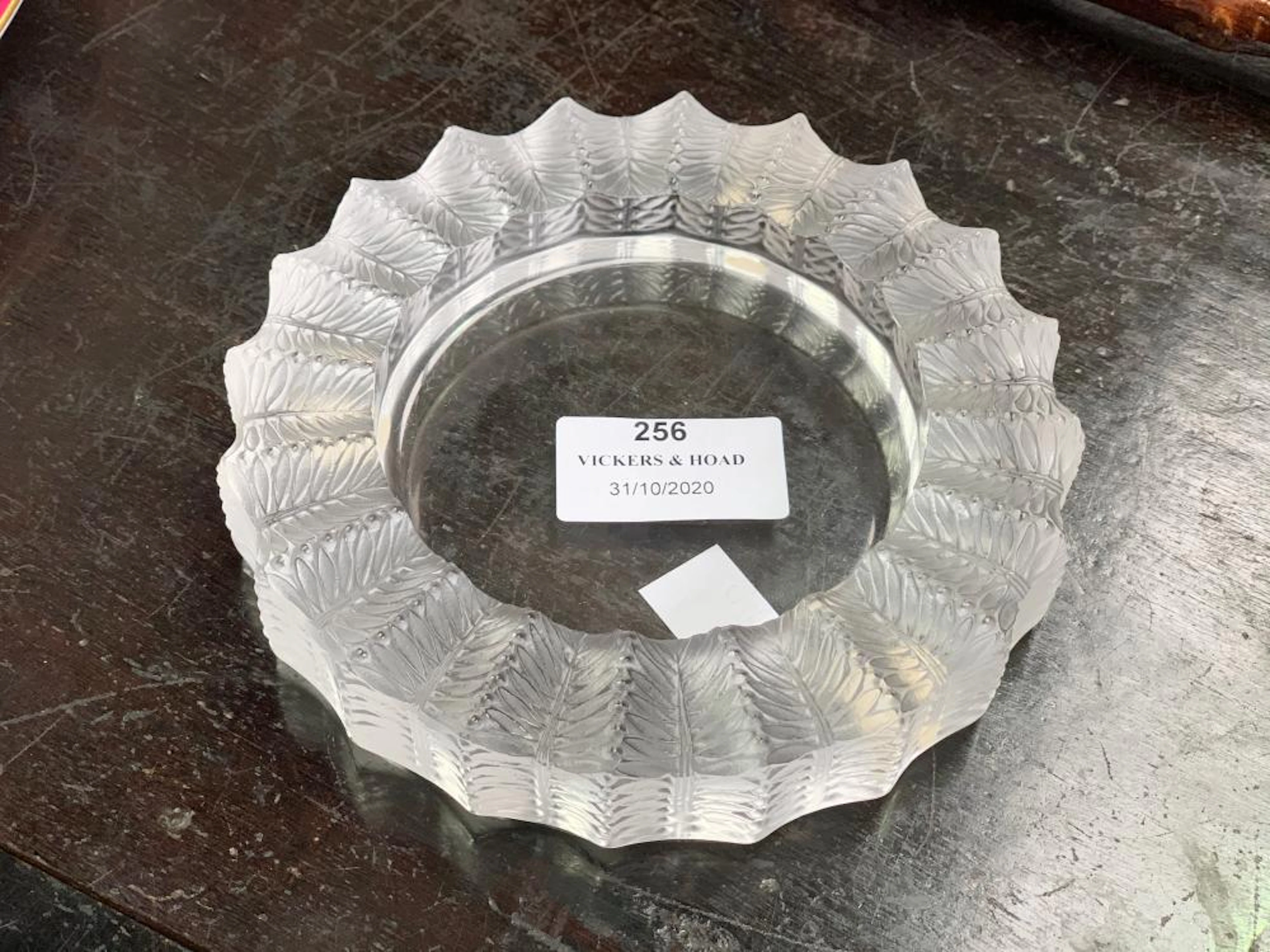 Lalique France frosted and clear tray "Jamaique" 10702 , 14 cm dia