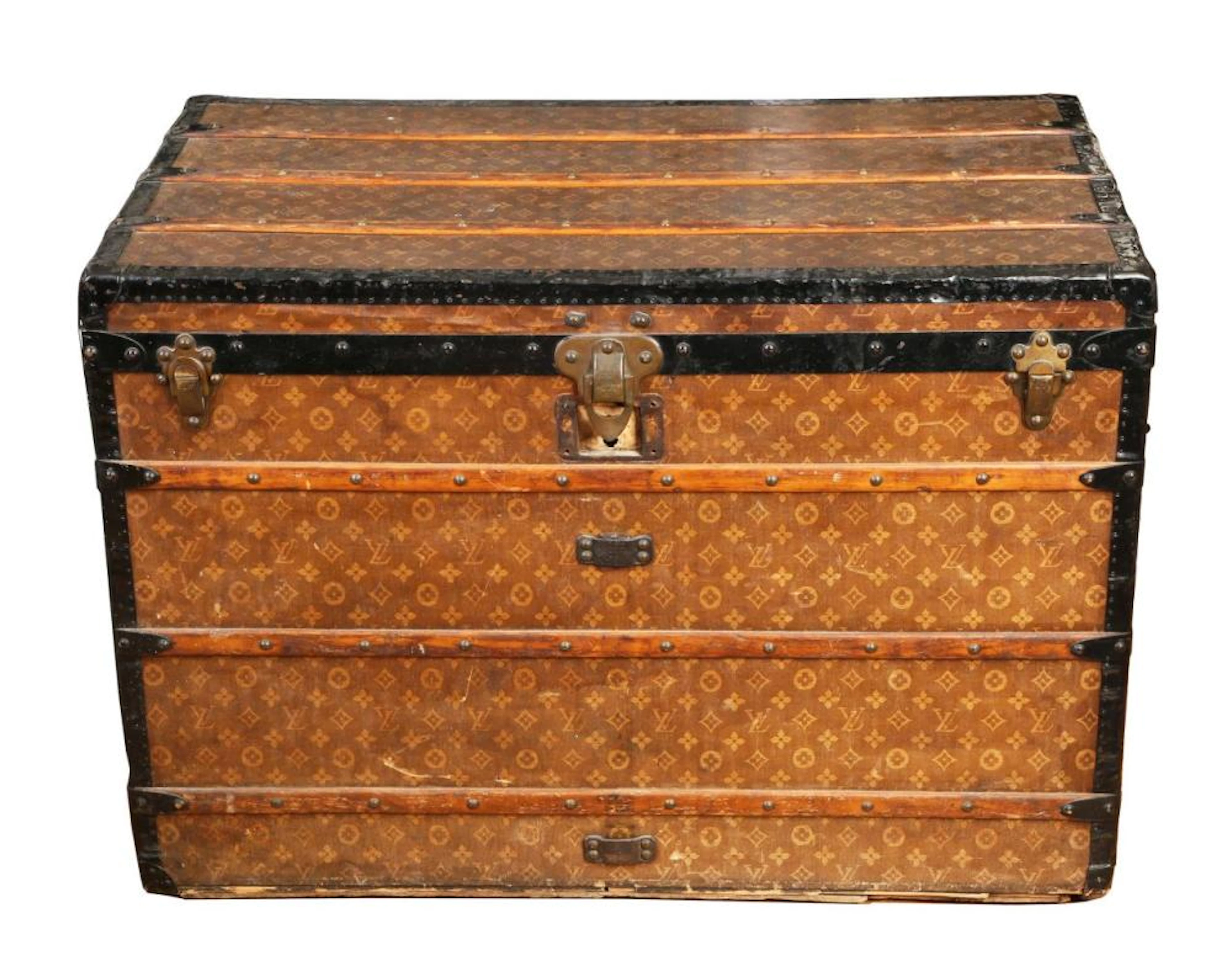A VINTAGE LOUIS VUITTON STEAMER TRUNK
