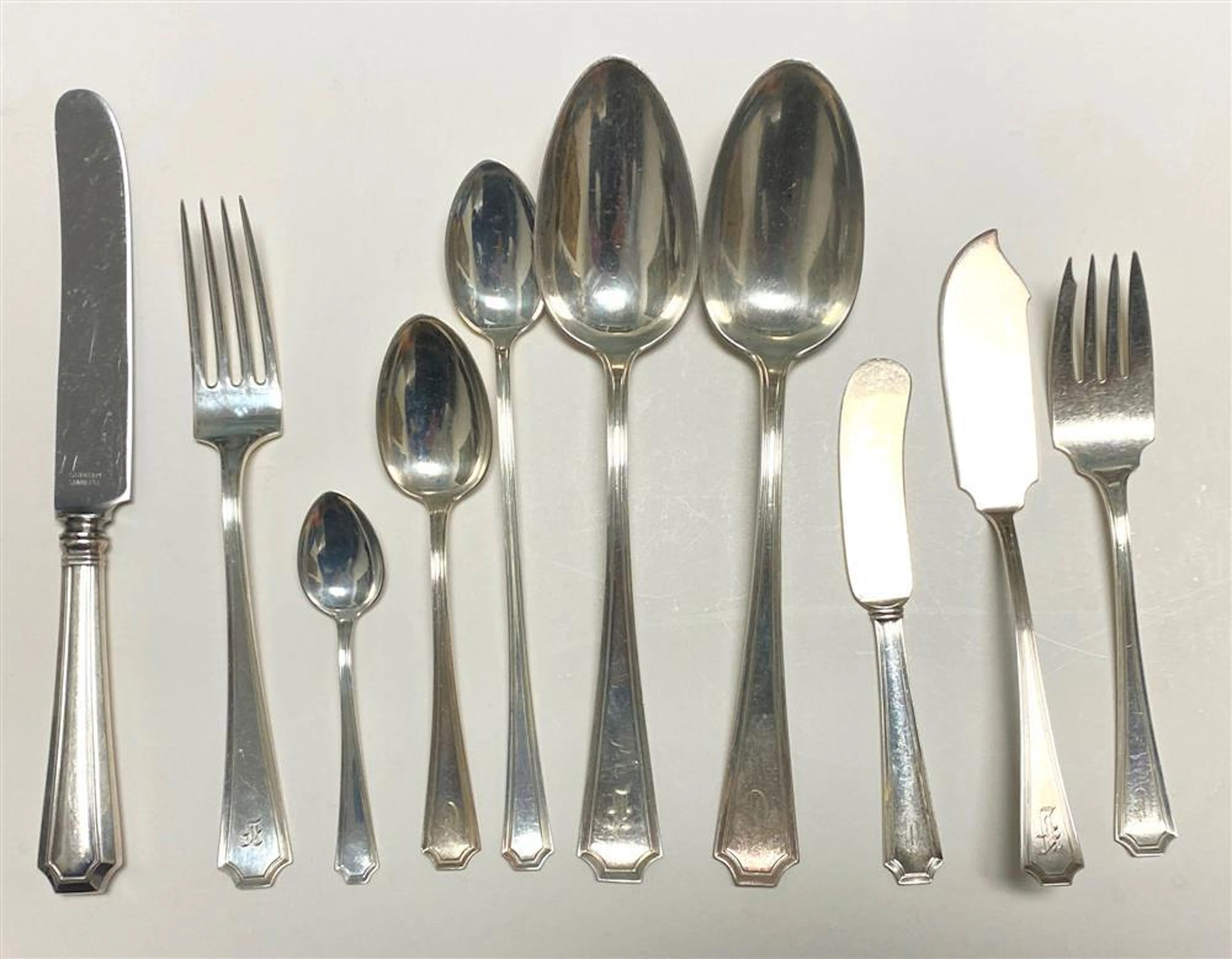 121-PIECE SERVICE GORHAM CO. "FAIRFAX" PATTERN STERLING SILVER FLATWARE.