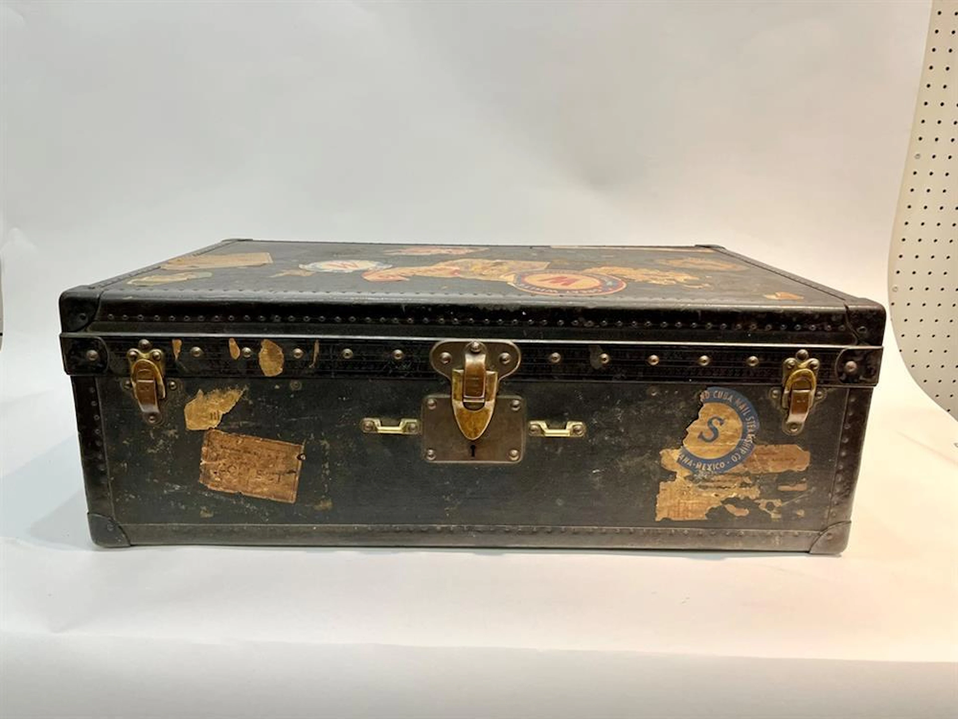 VINTAGE LOUIS VUITTON CHILD'S TRUNK. - 25 3/4" x 16 1/2".