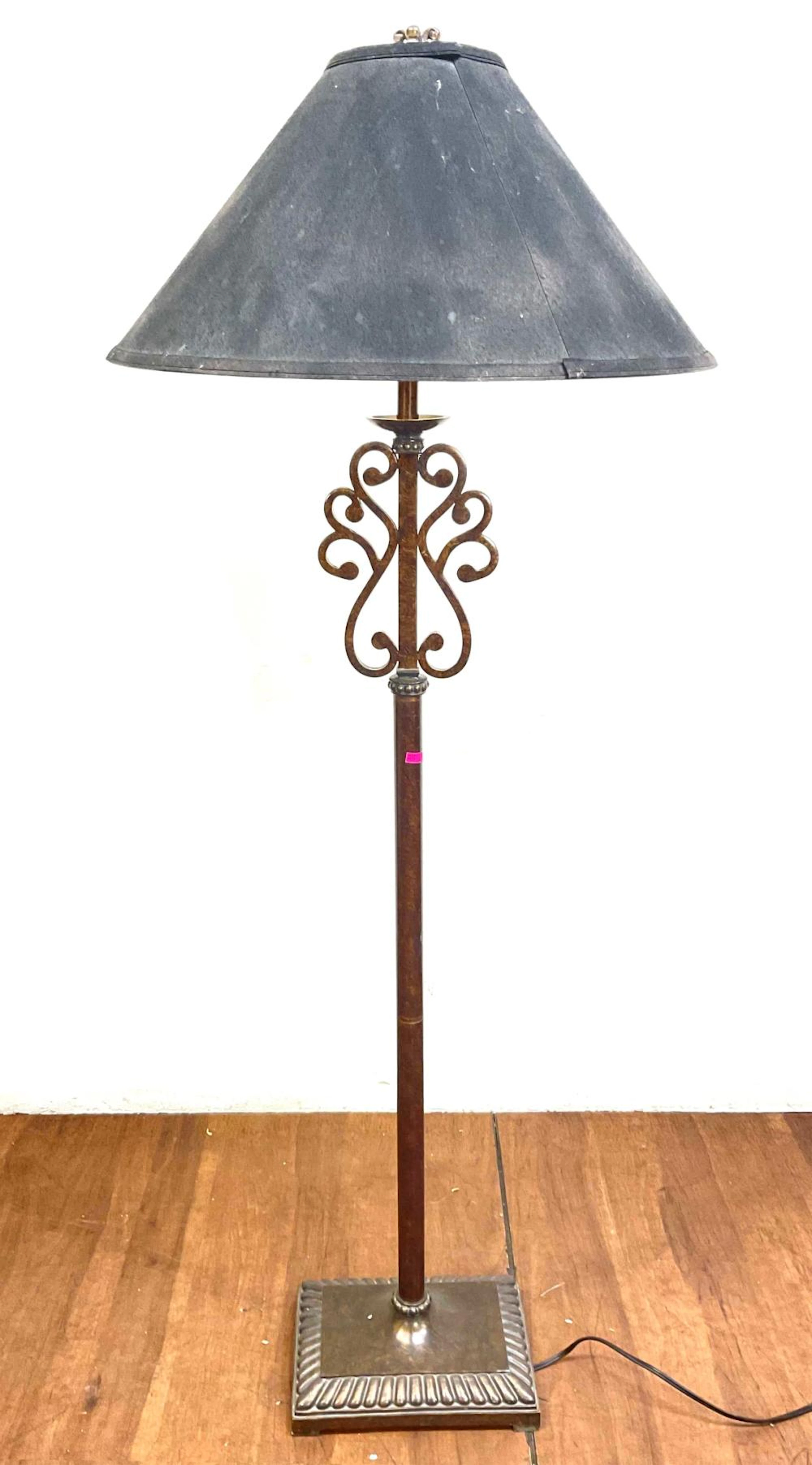 Traditional Style Floor Lamp With Shade