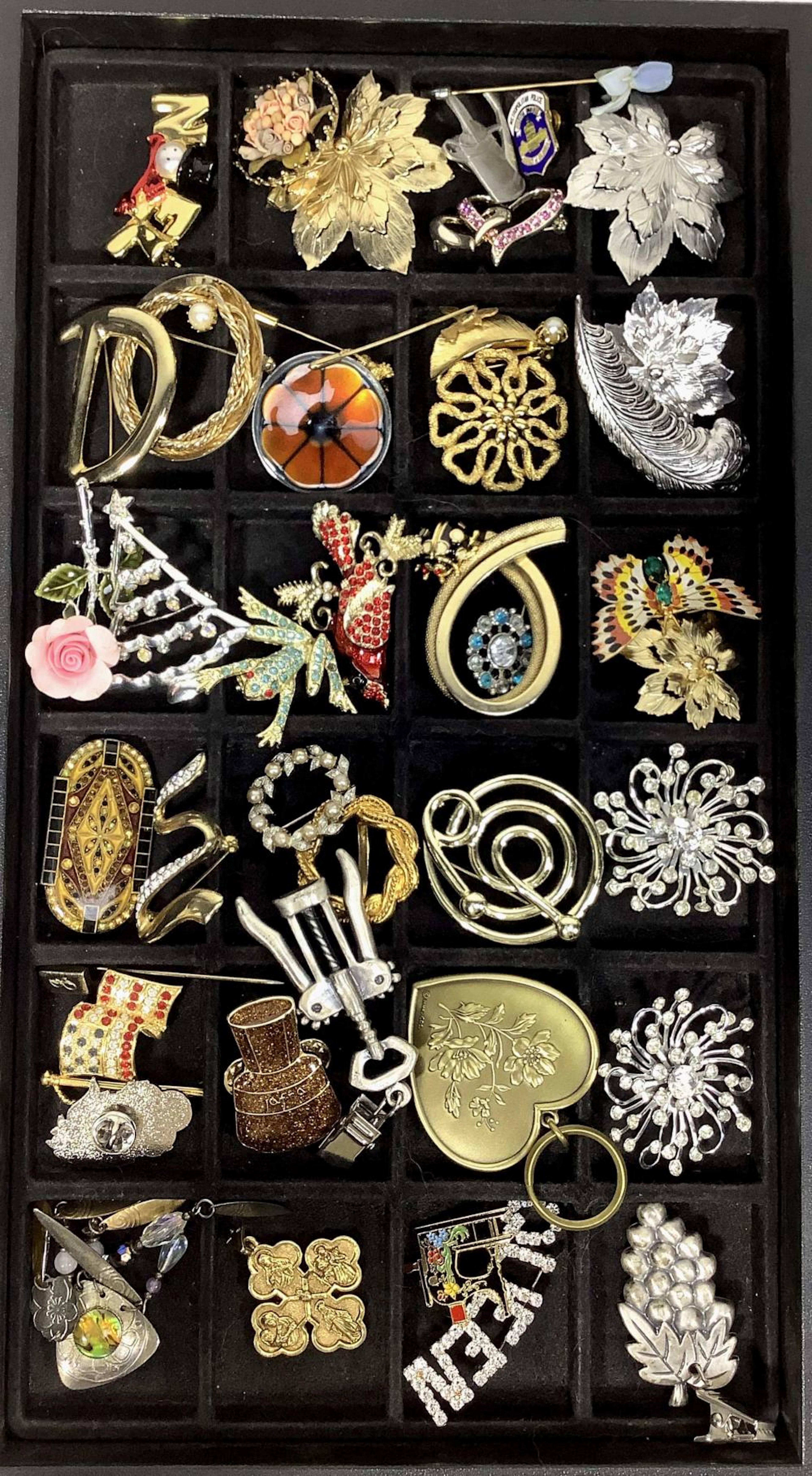 Assorted Pins & Broaches