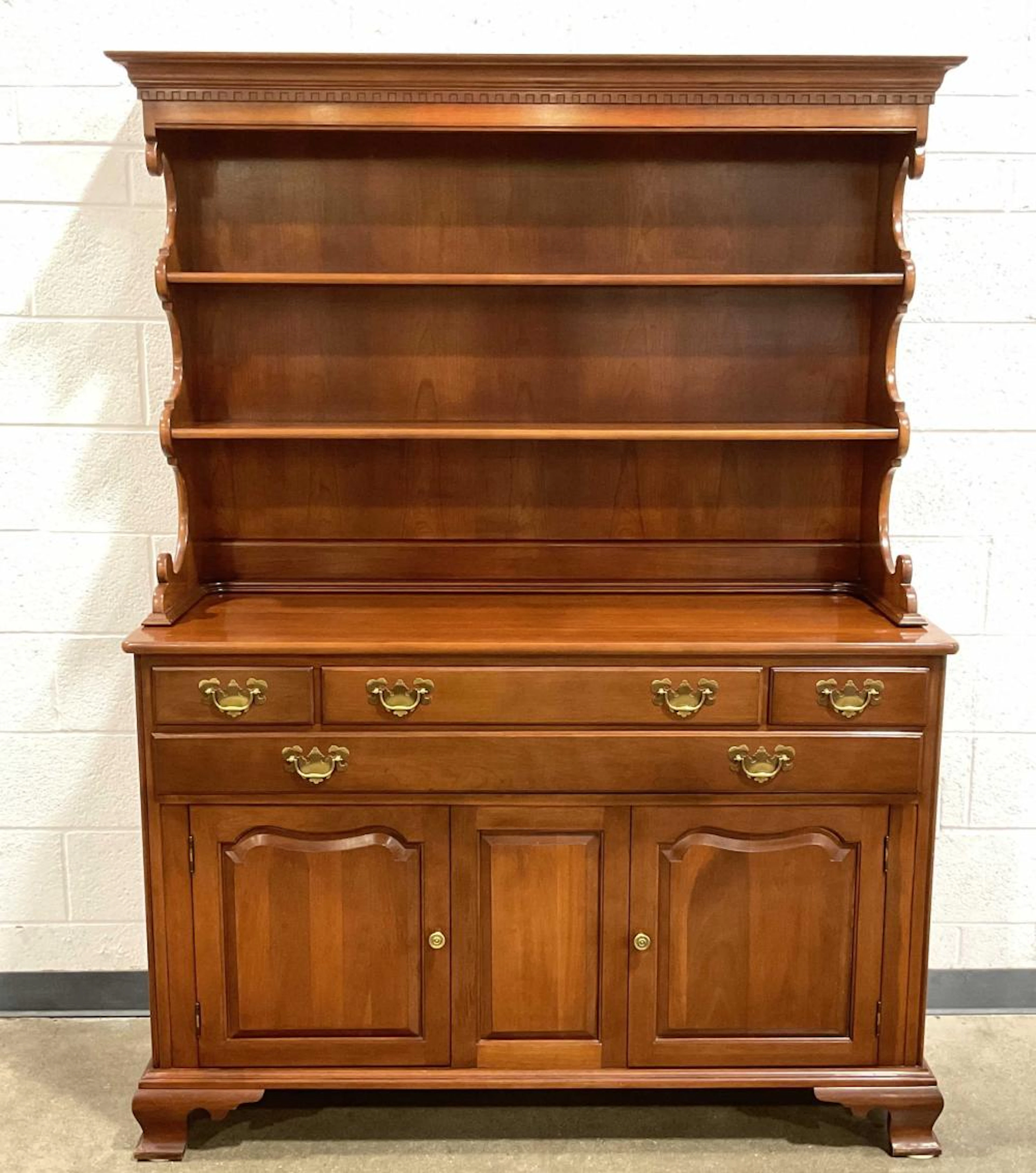 (2pc) Willett Furniture Americana Style Buffet & Hutch