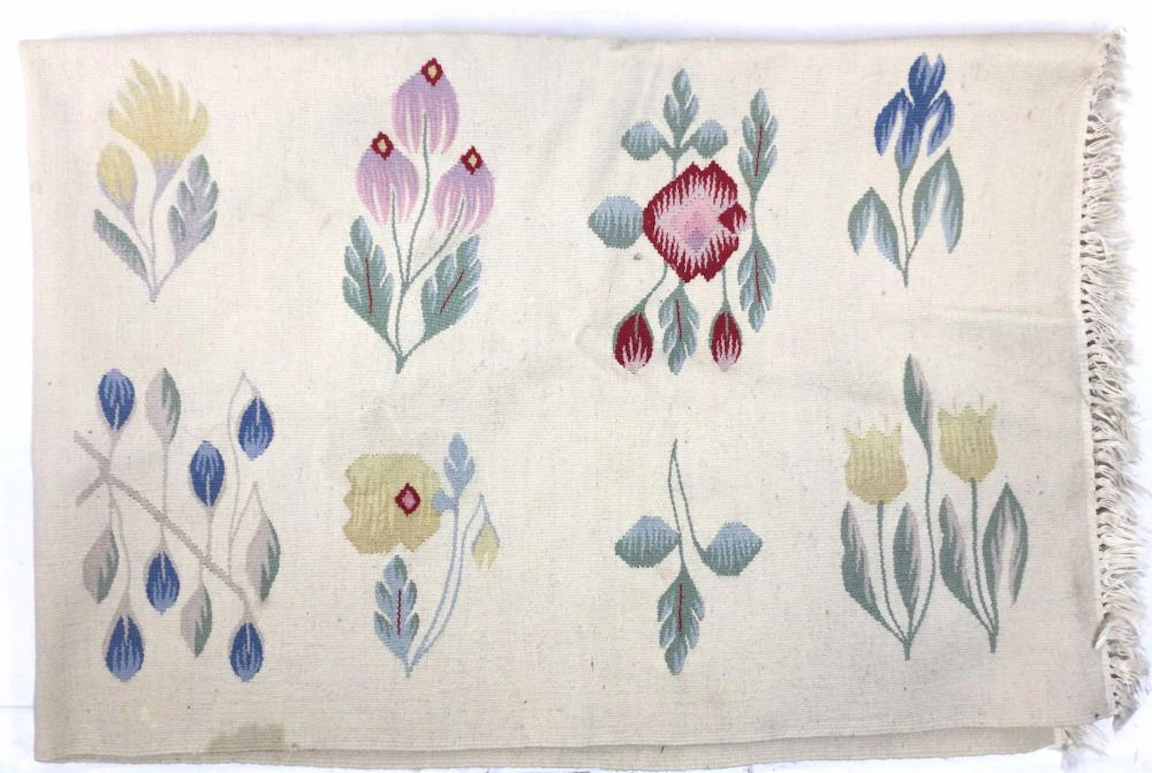 Vintage Floral Motif Rug