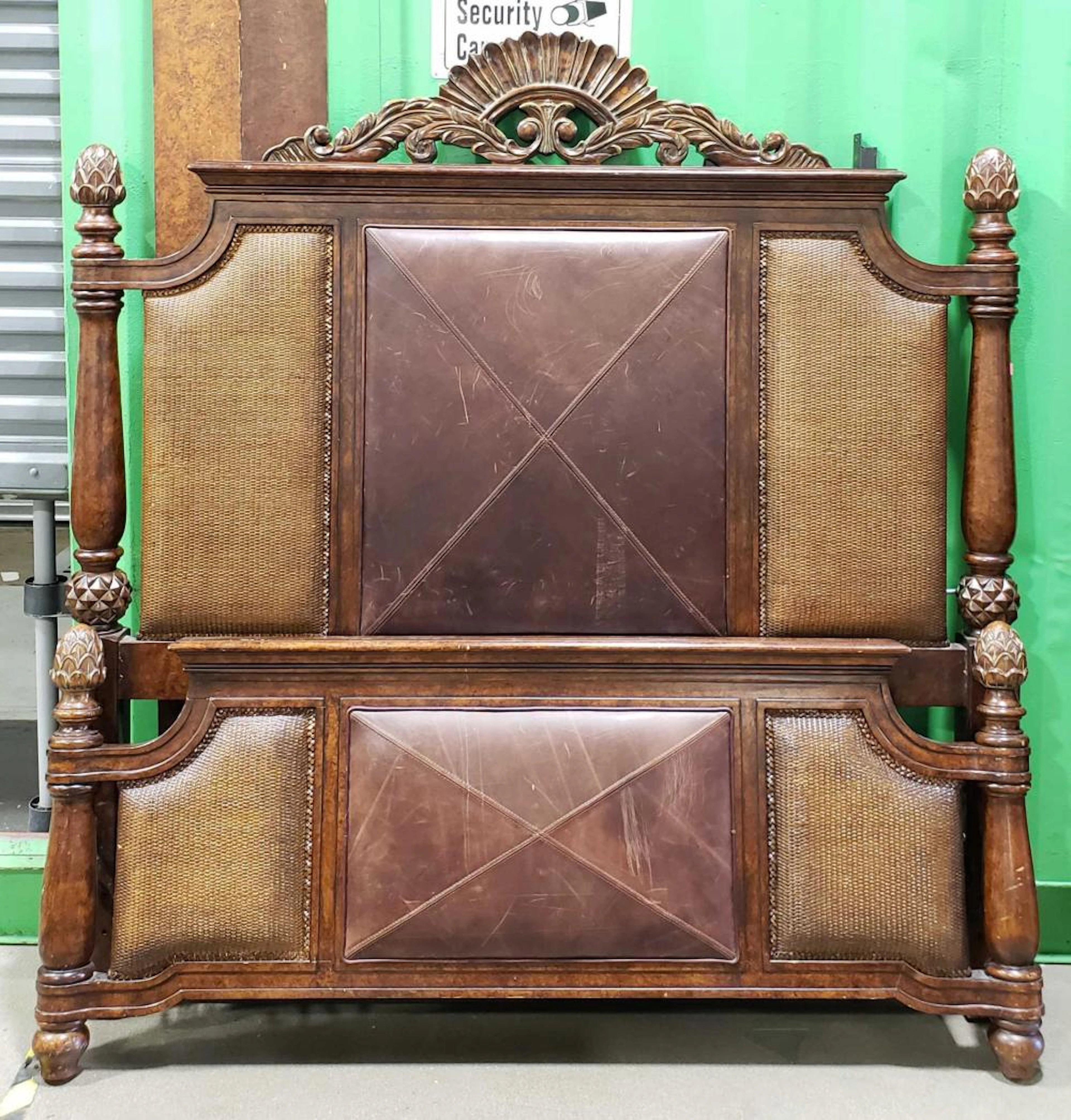 Traditional Style 4-poster Queen Size Bedstead
