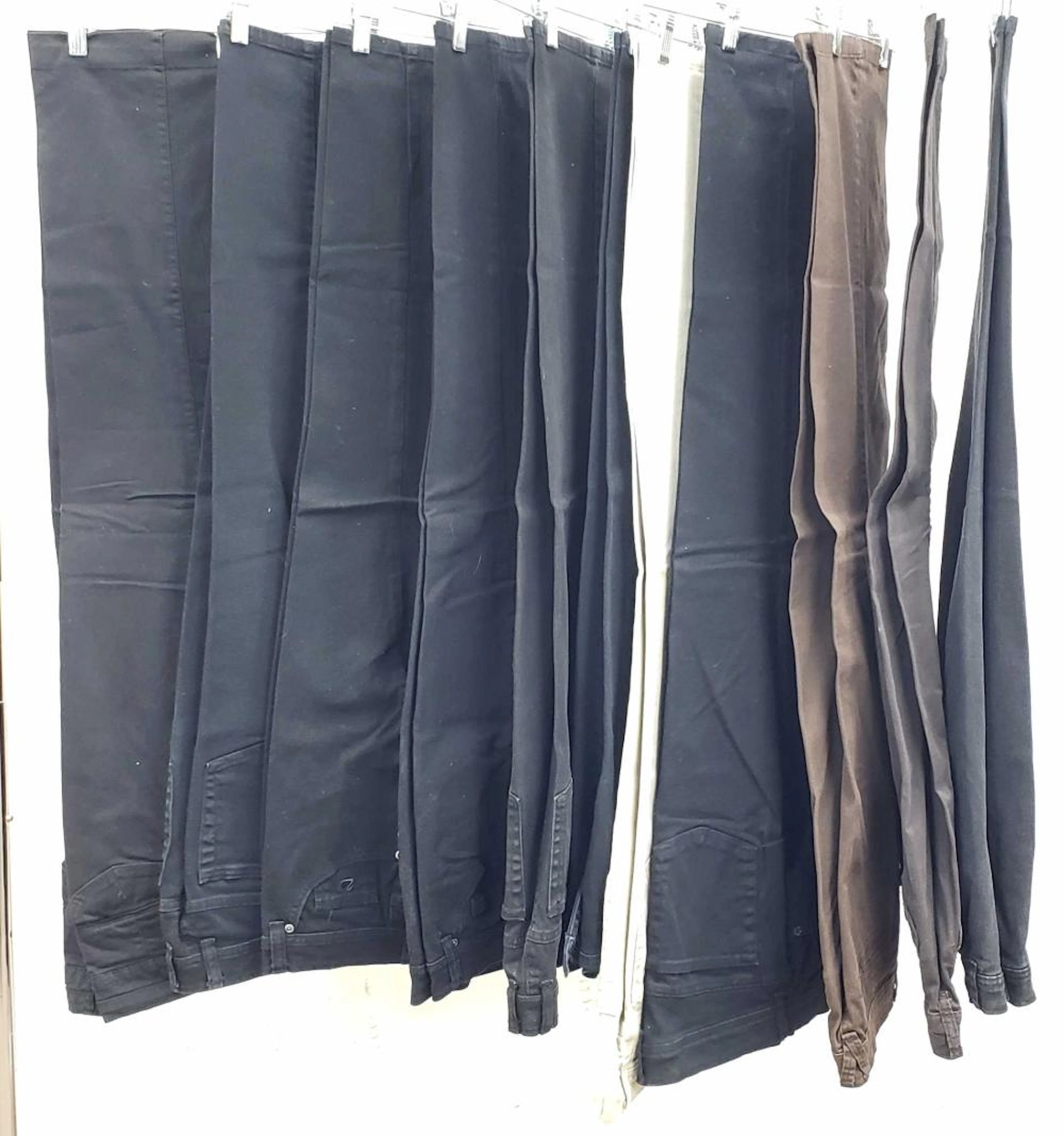 (11) Pairs Gloria Vanderbilt Jeans