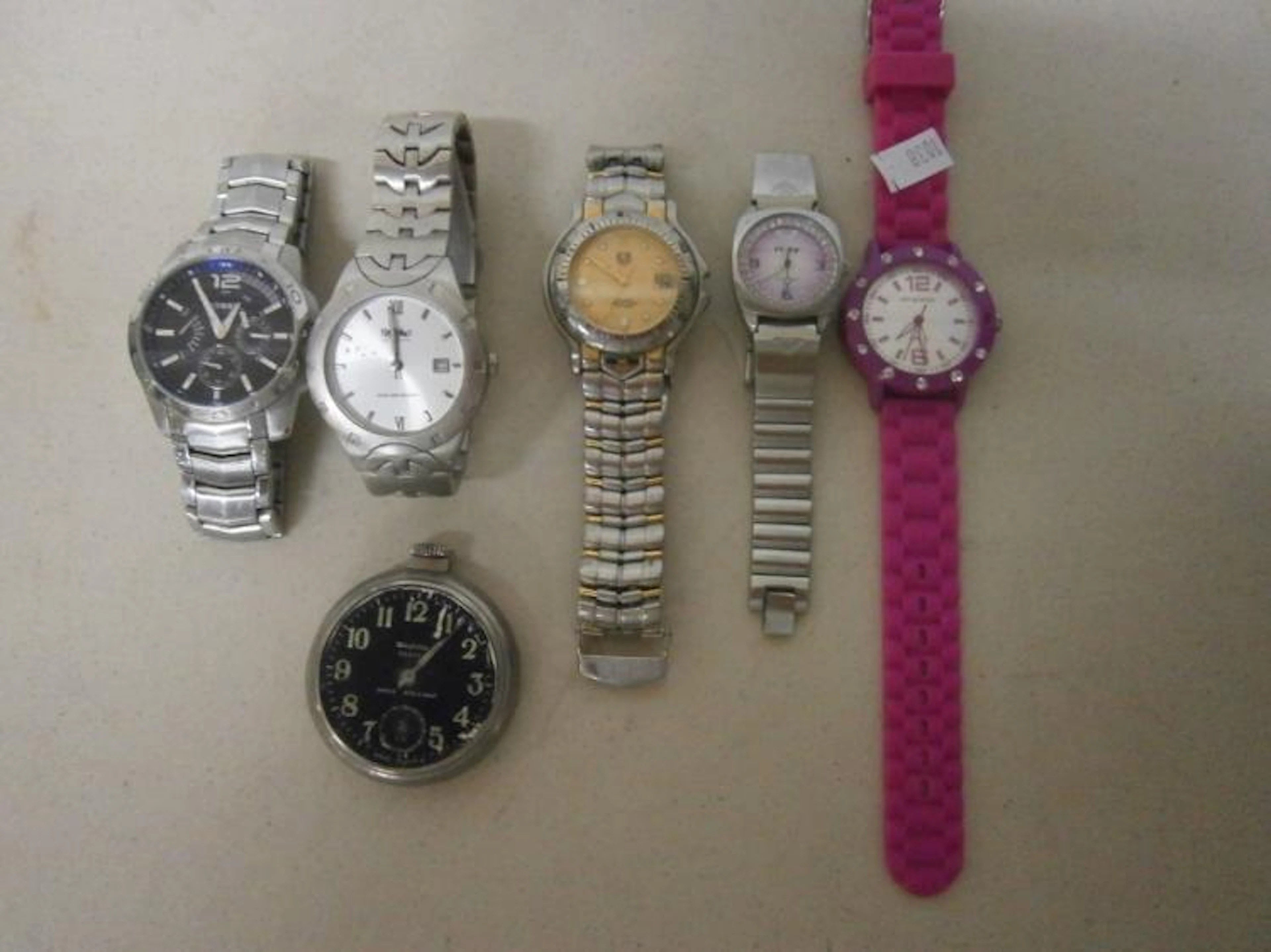 COLLECTION OF MENS & WOMENS WATCHES