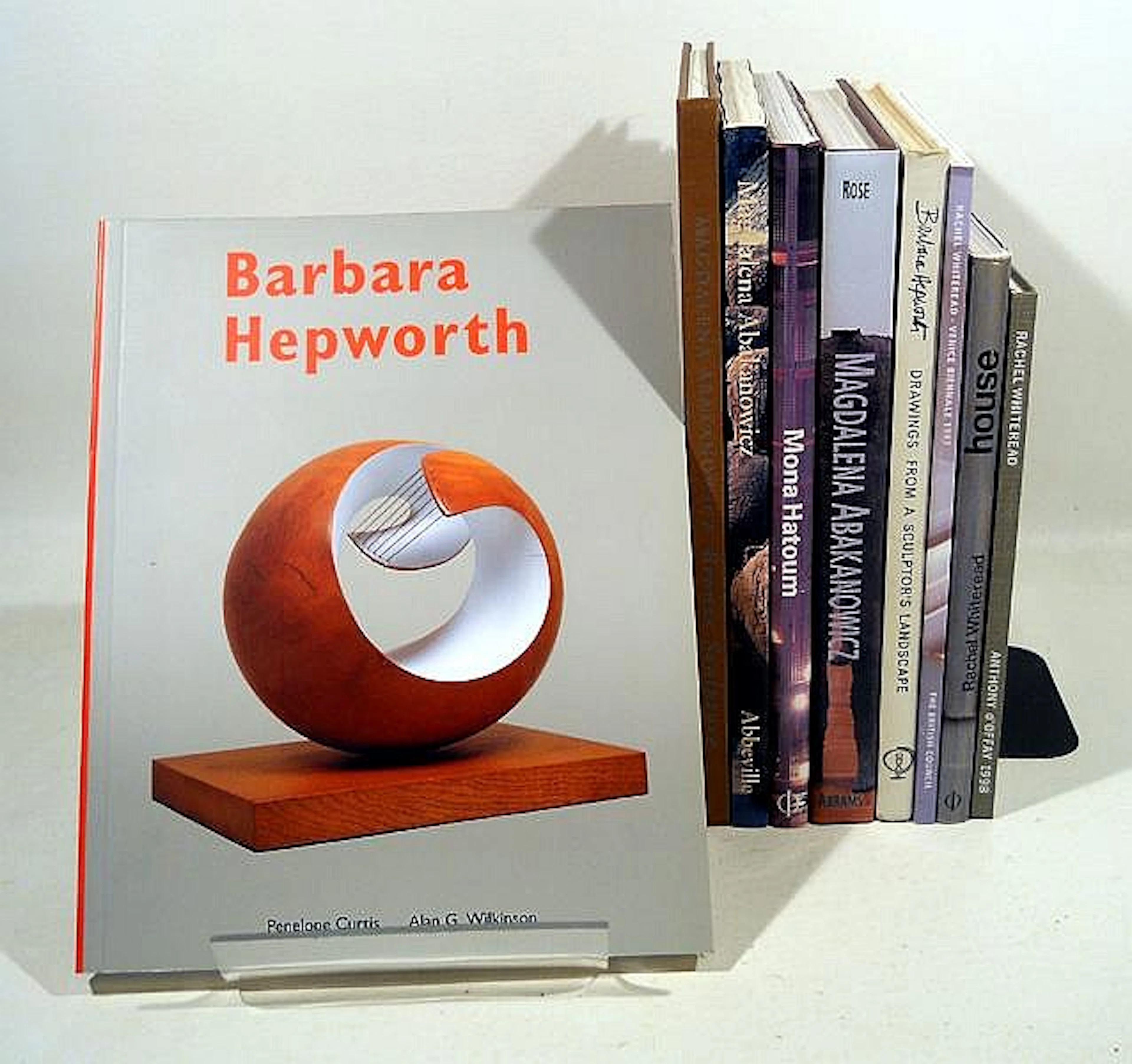 9V Barbara Hepworth Magdalena Abkanowicz FEMALE SCULPTORS...