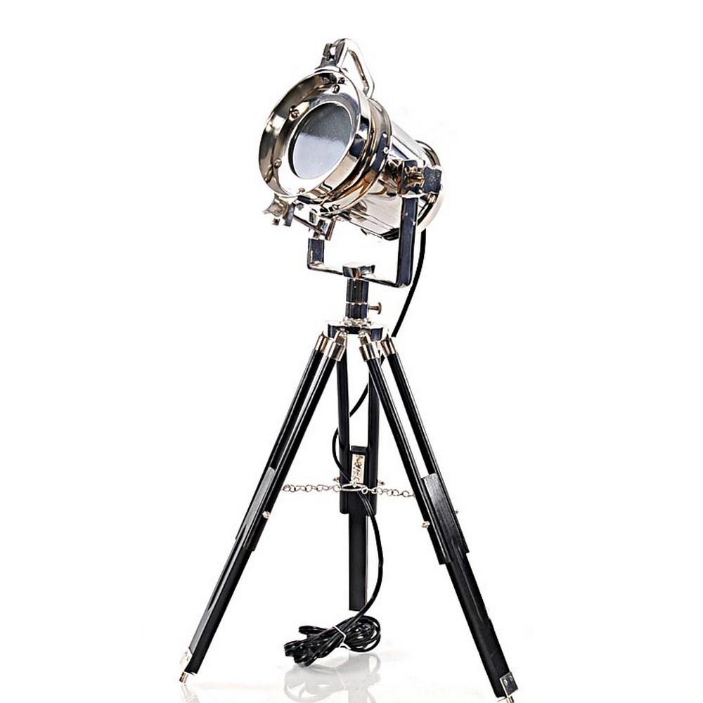 ALUM SPOT LIGHT ON WDN STAND BLK/NKL