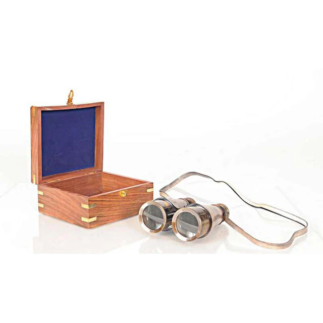 Binocular w leather overlay in wood box