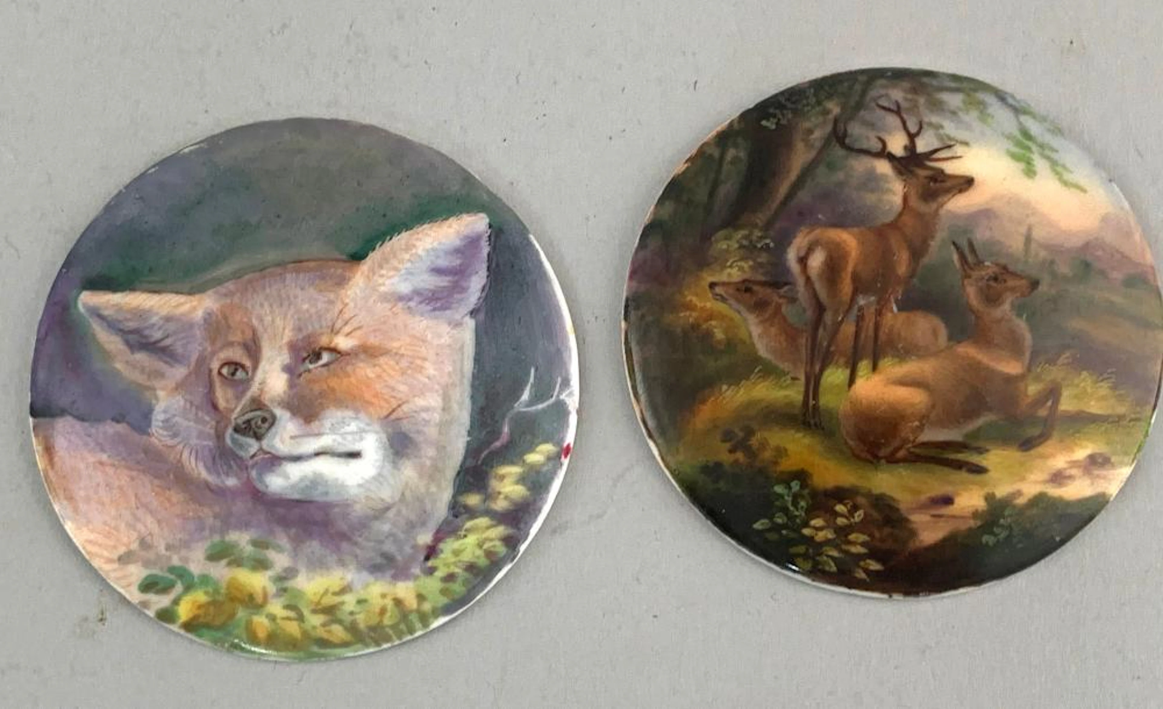 2 Porzellan-Plaketten Hirsch Fuchs Jagd handbemalt