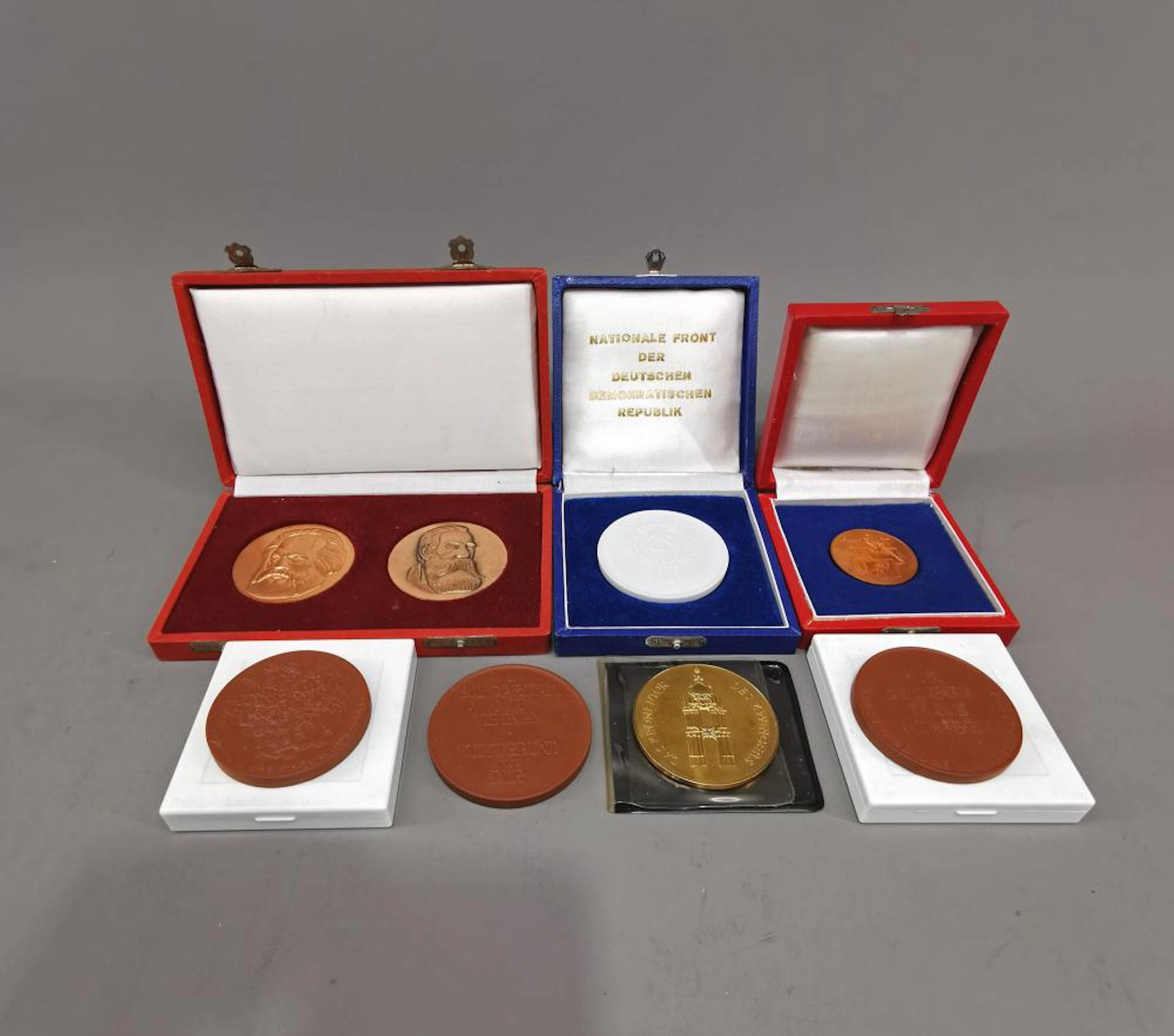 Konvolut DDR Plaketten und Medaille