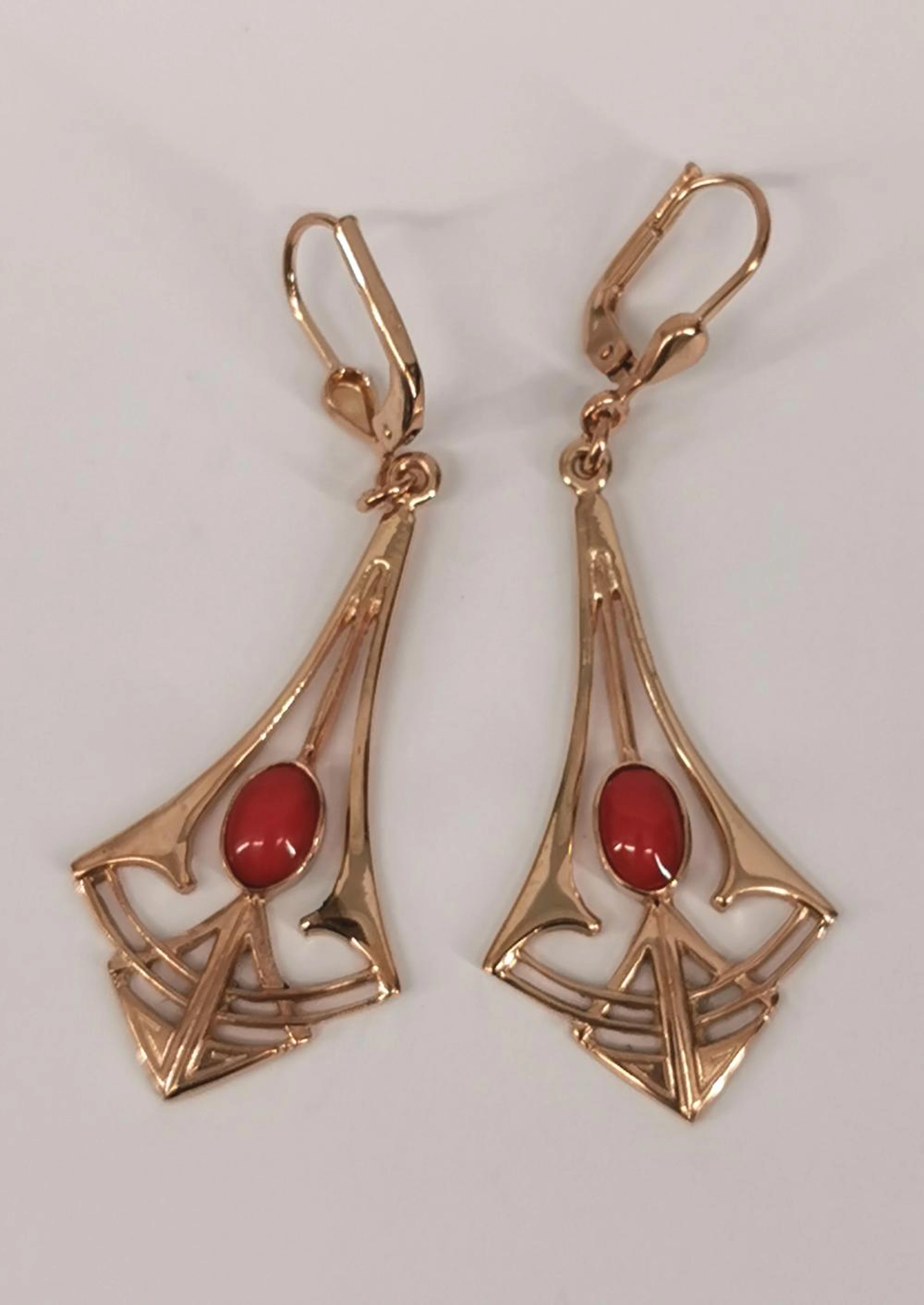 Jugendstil- Ohrringe mit Koralle