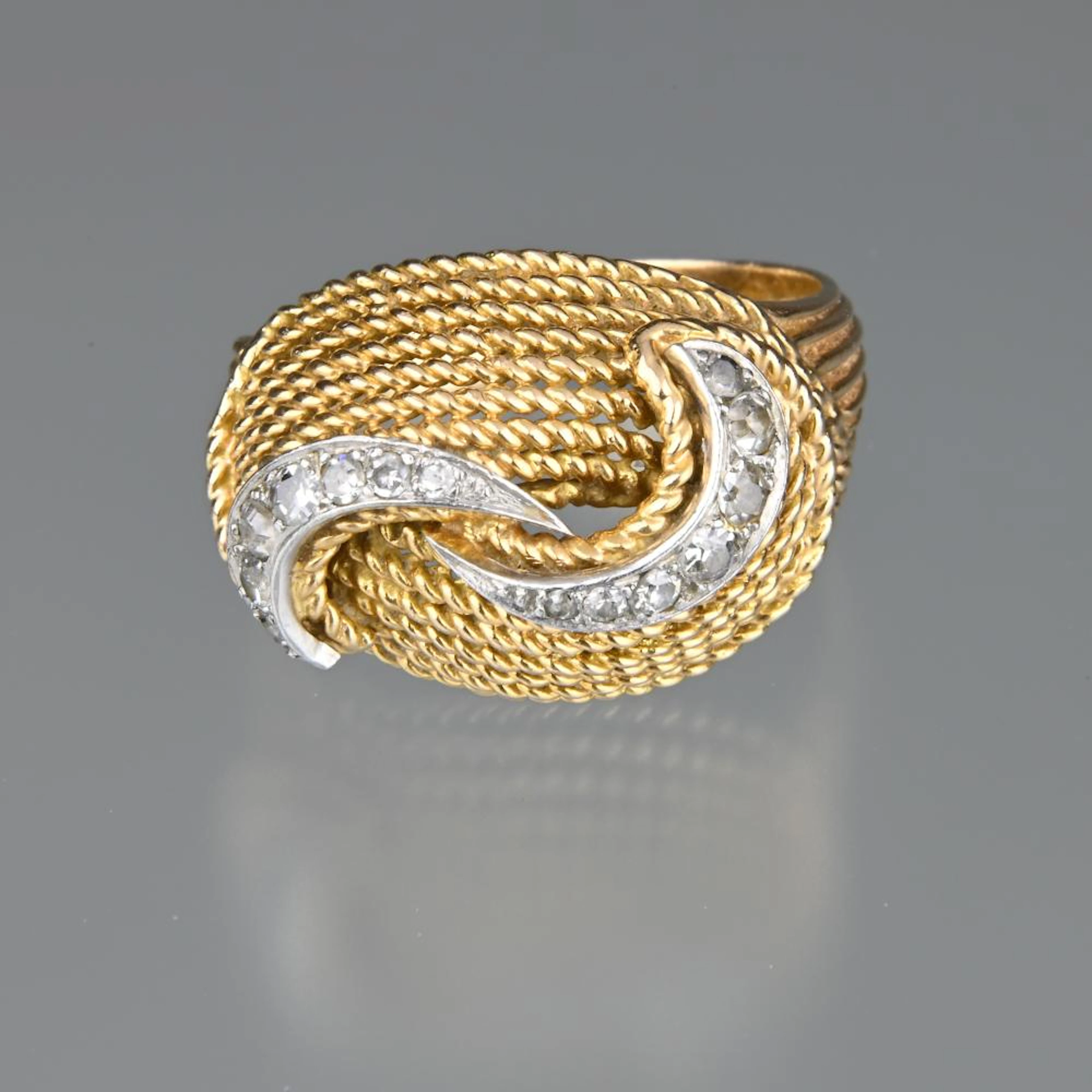 Rope-patterned ring