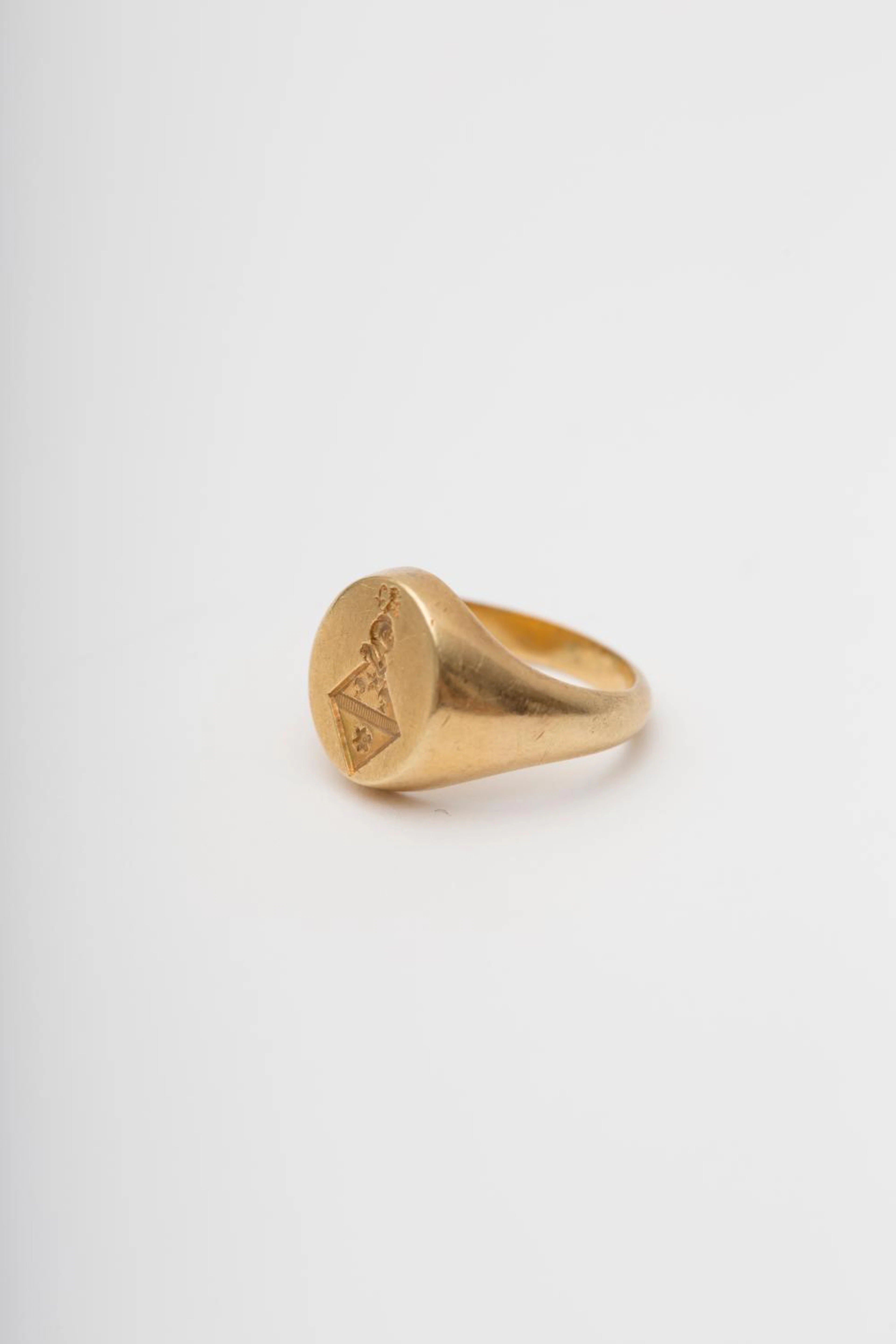 Signet ring