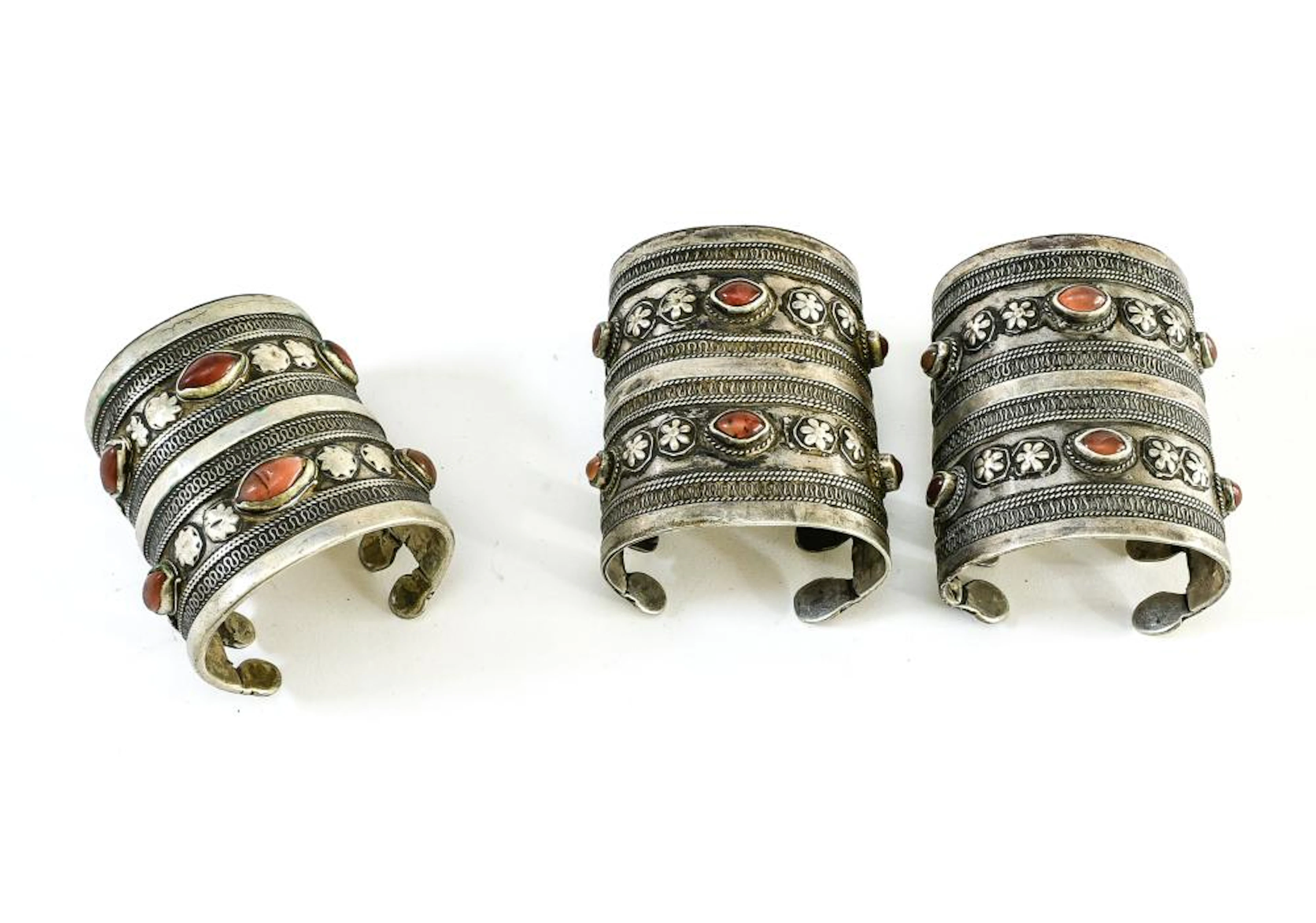 Lot of 3 women's bracelets