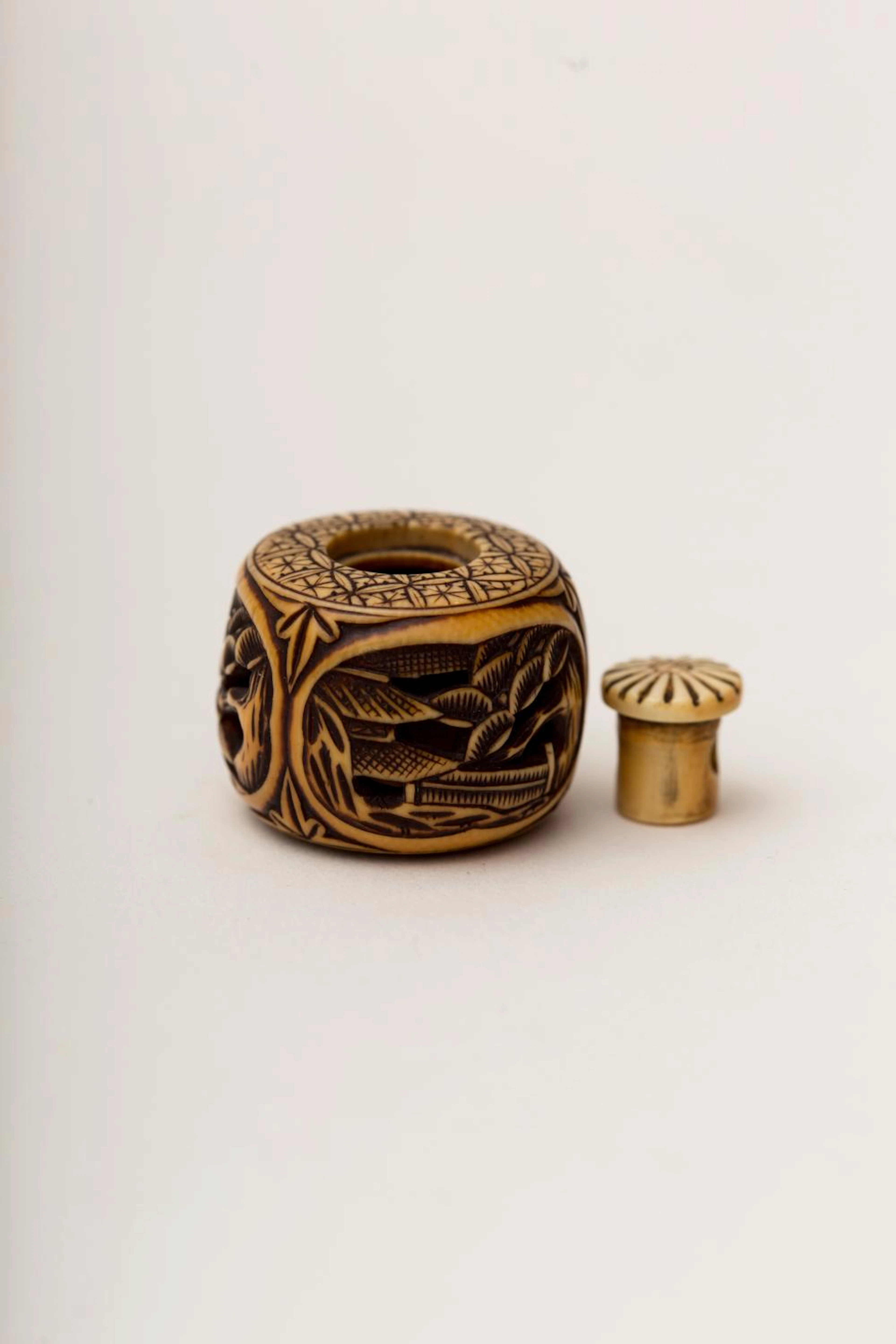 Ryusa anabori netsuke, Japan, Meiji period