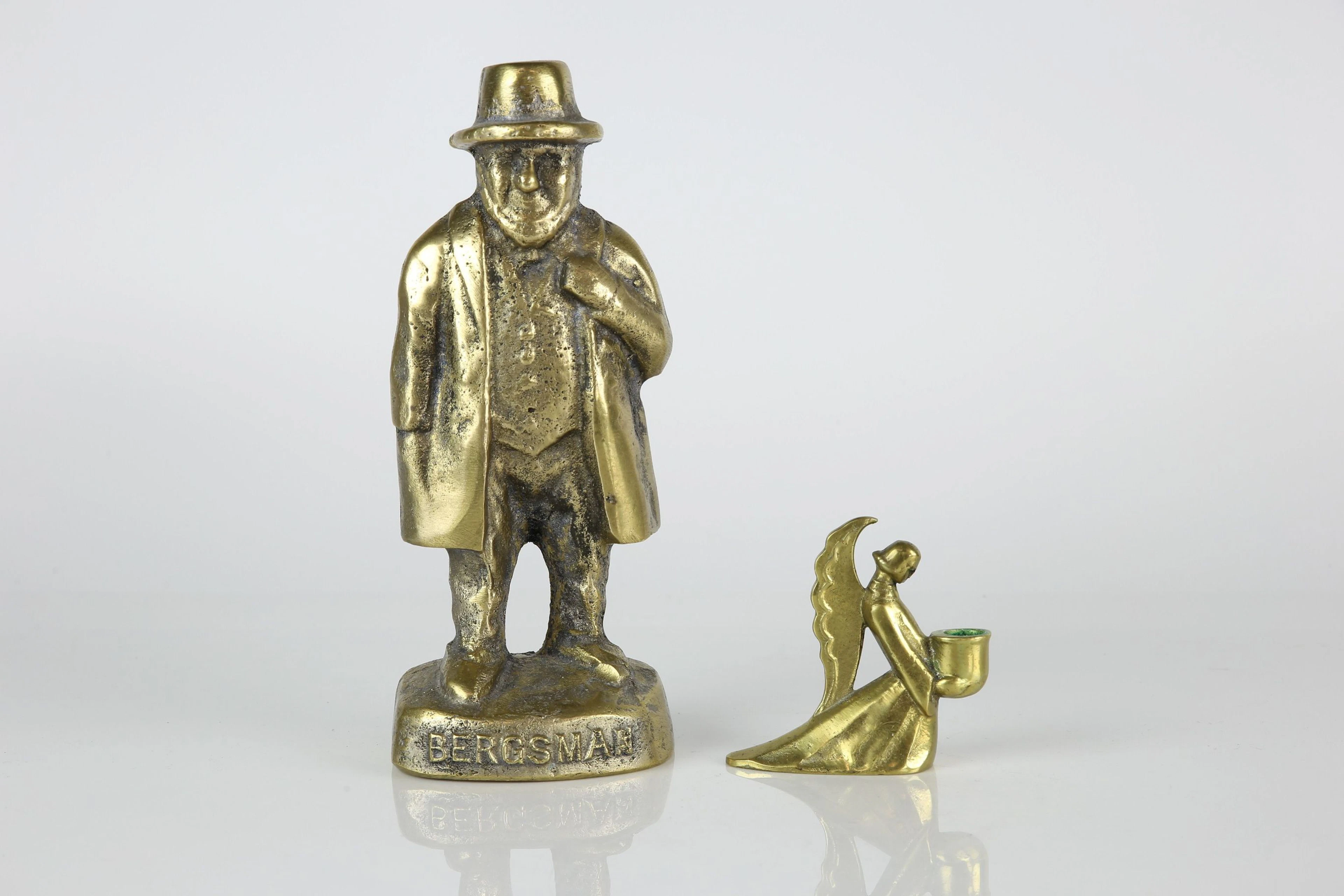 SKULPTUR, "Bergsman", Lasse gjutare, Mora, samt LJUSSTAKE, ängel, Hyltans metall