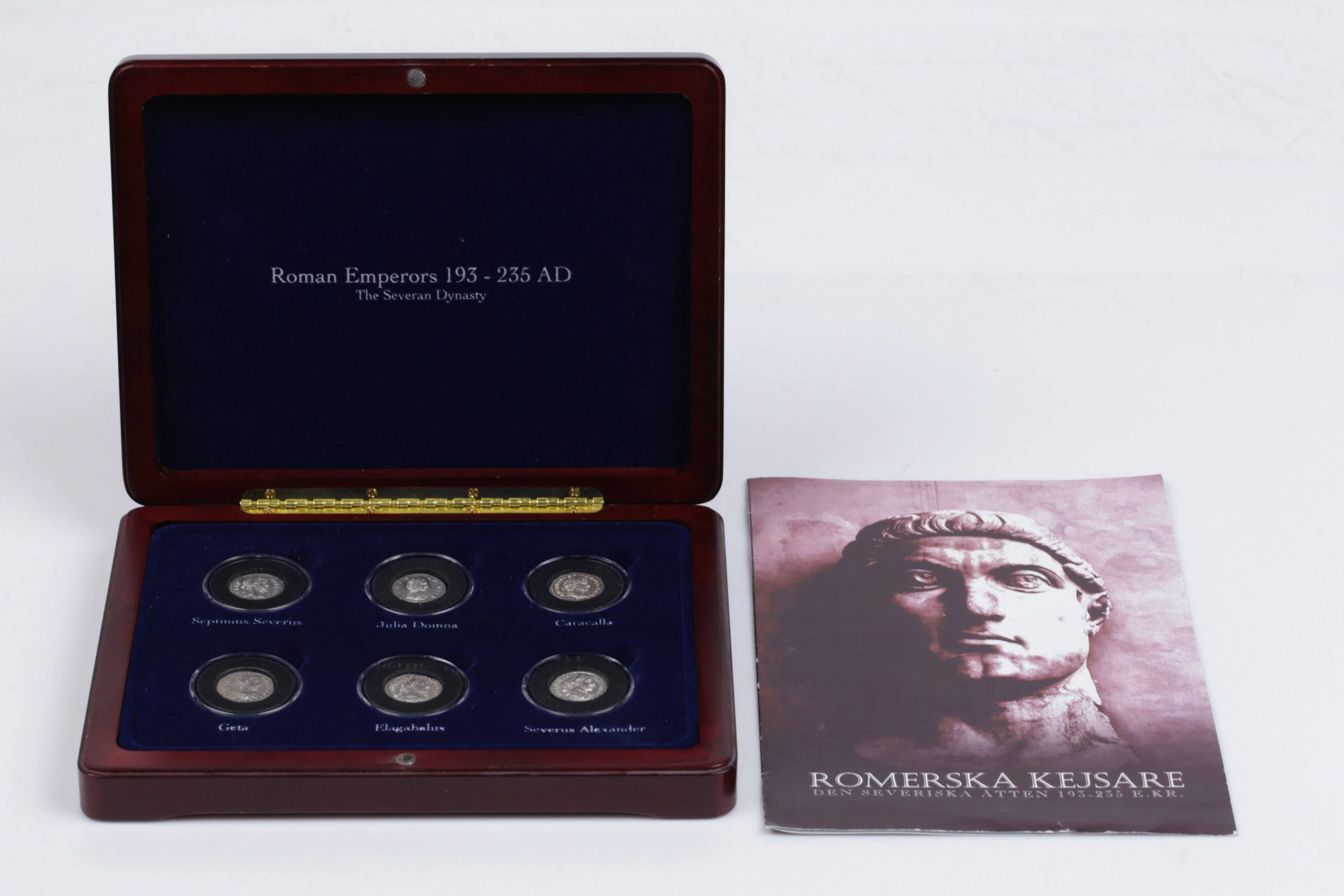 SCHATULL med romerska silvermynt
