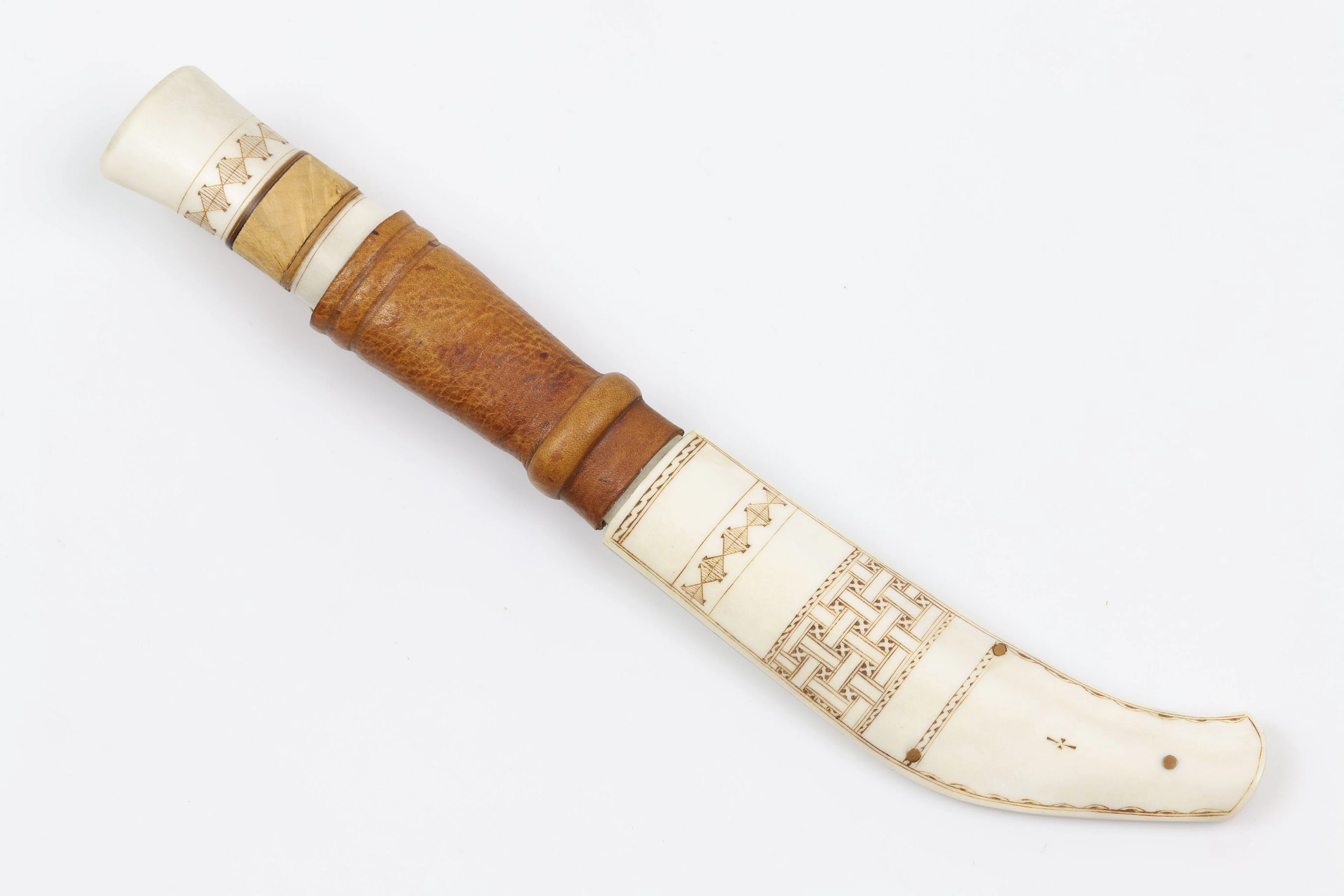 SUNE ENOKSSON (Tärnaby,1934,), halvhornskniv, samehantverk / duodje
