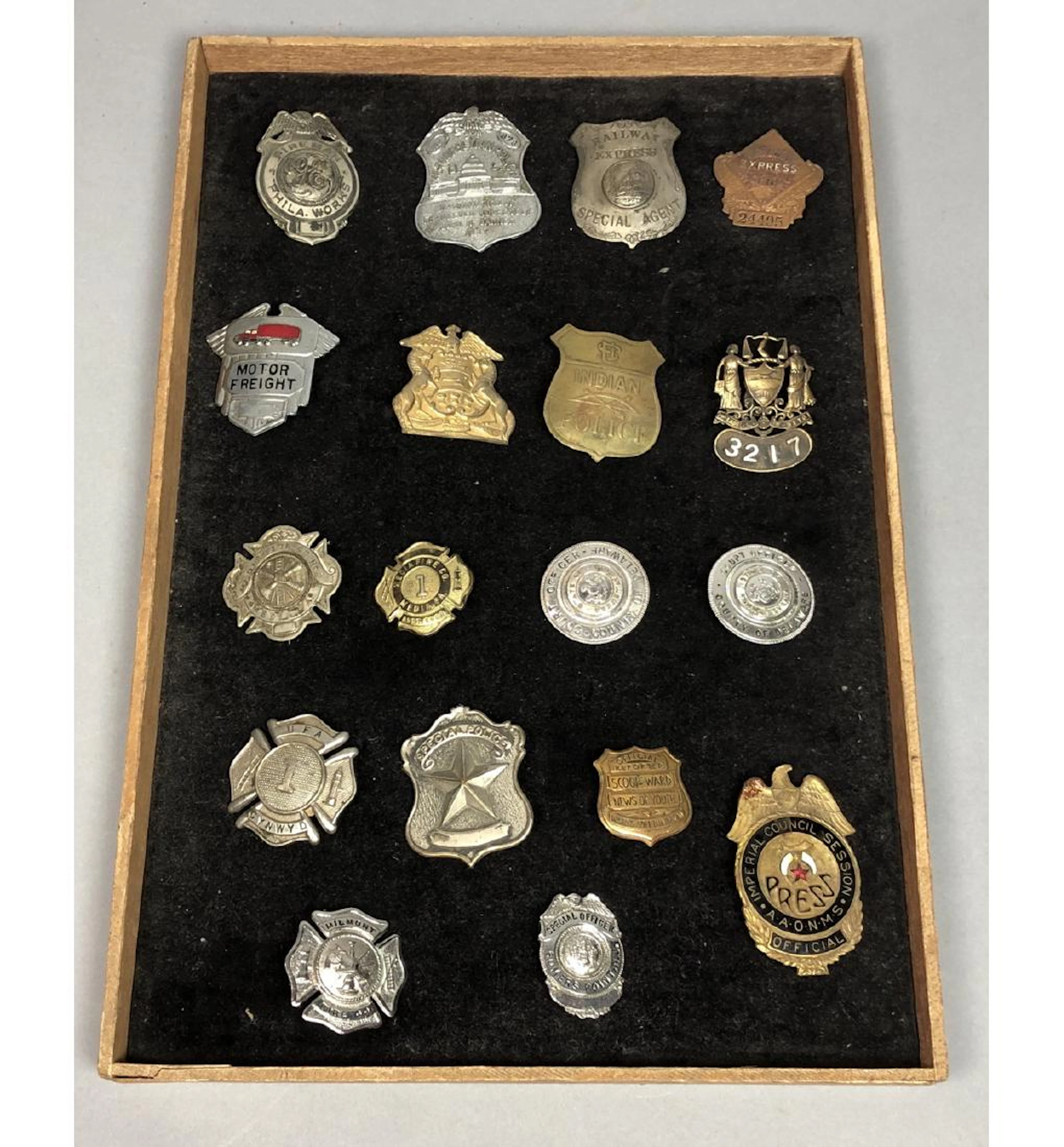 18pcs Vintage Badges. Railway Express Special Ag
