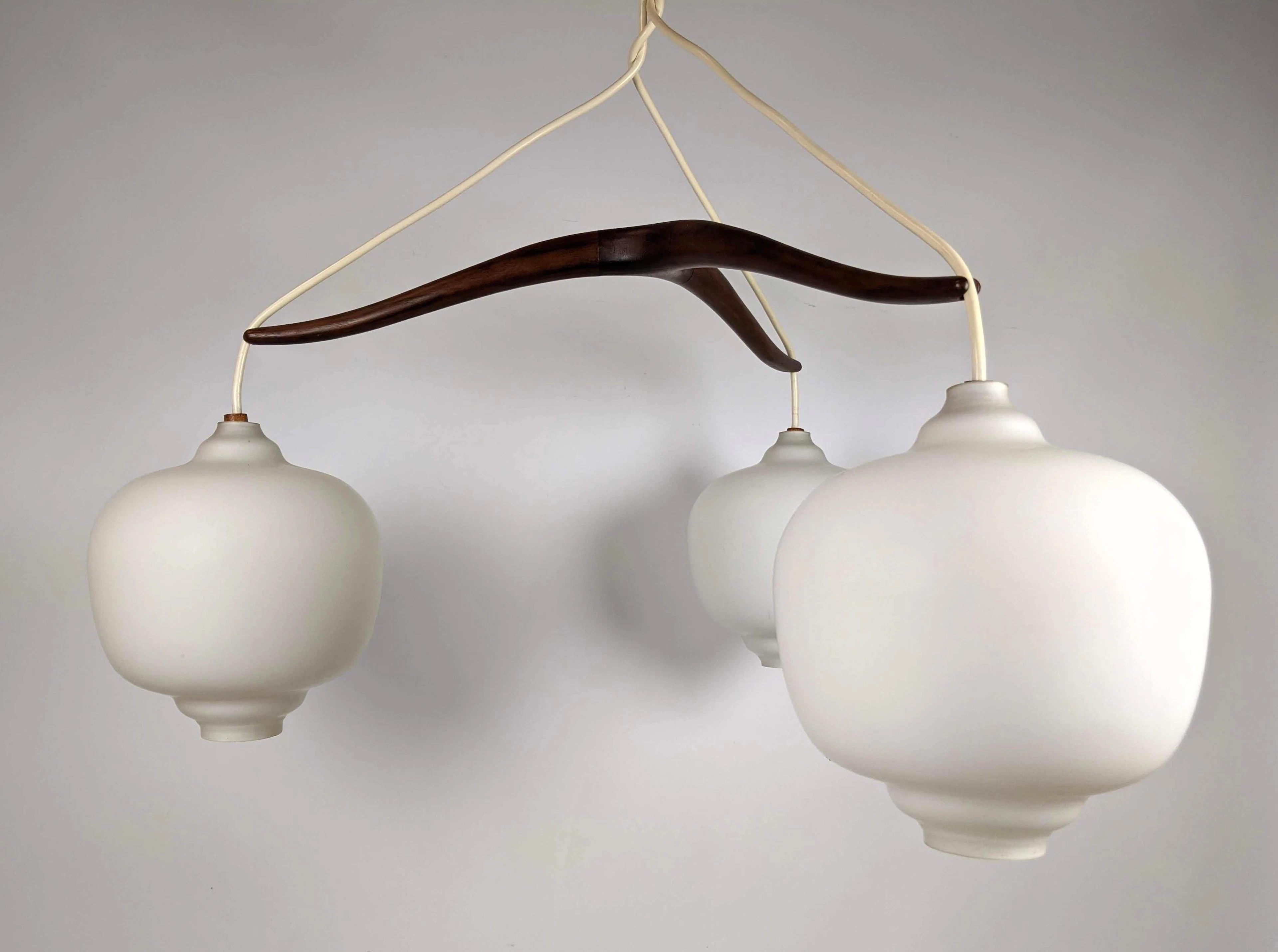 Scandinavian Ceiling Pendant Lamp Chandelier. 3 white g