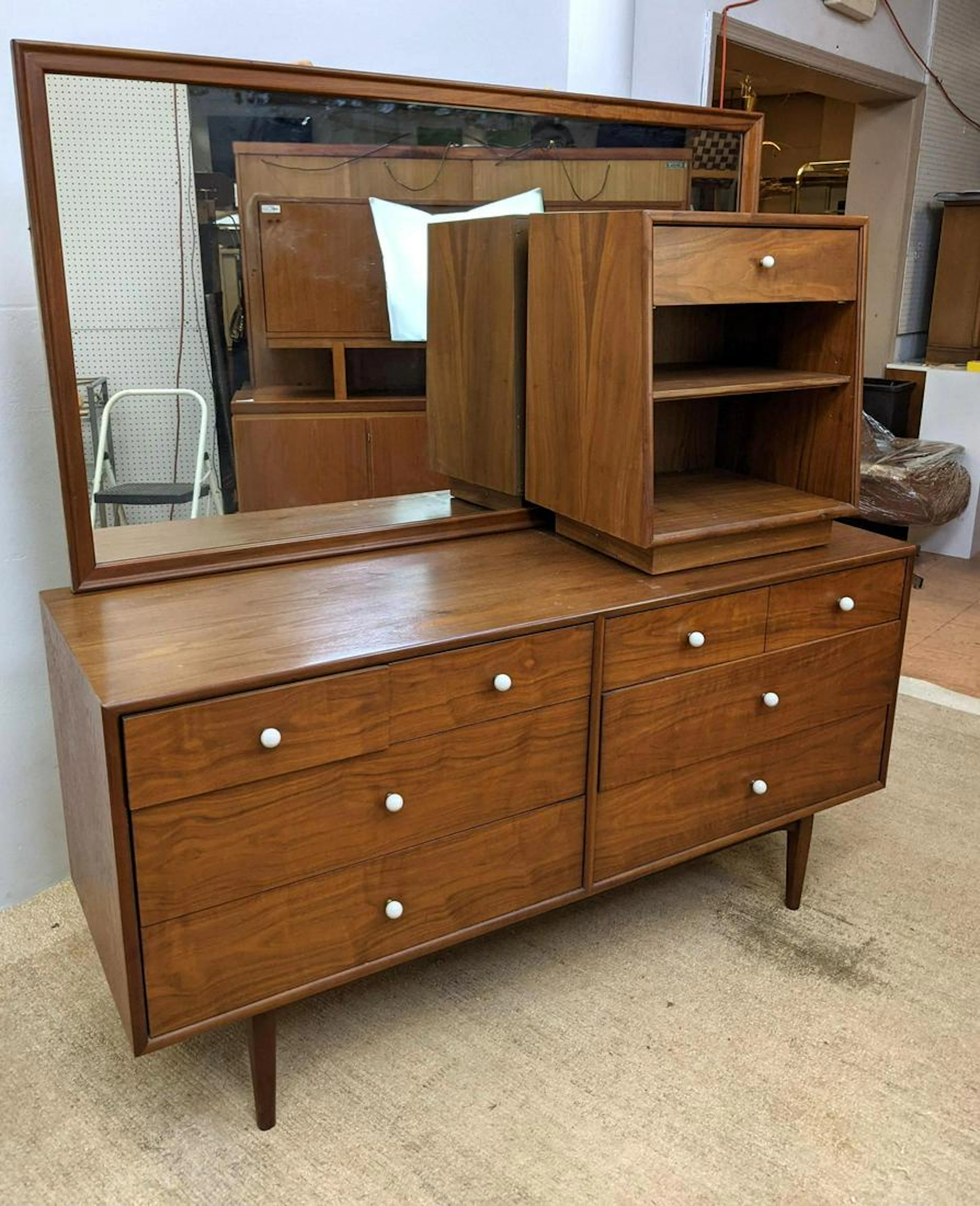 3pc American Modern Walnut DREXEL Bedroom Set. Low Ches