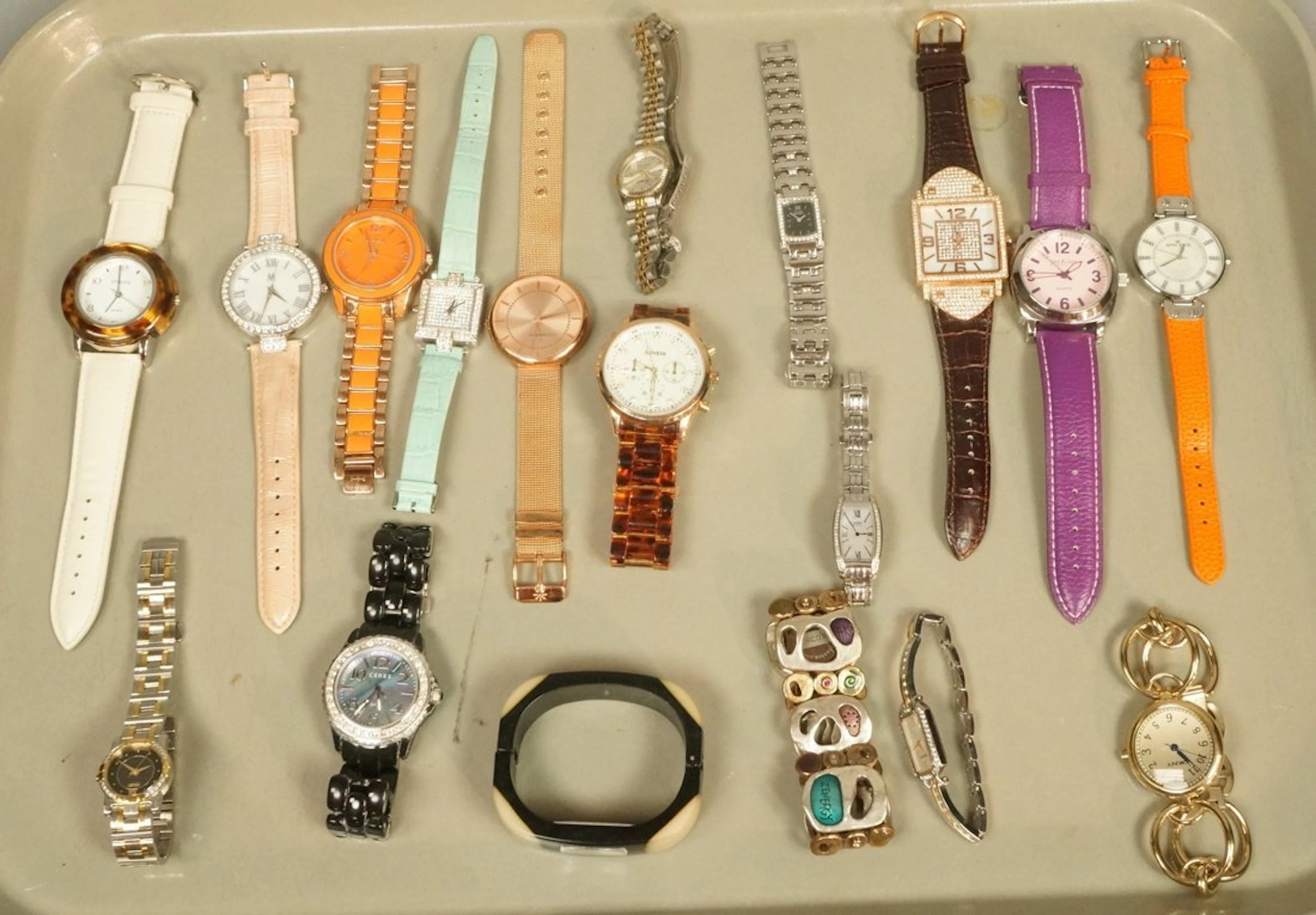 lot 18 Ladies fashion Watches. Designers include
