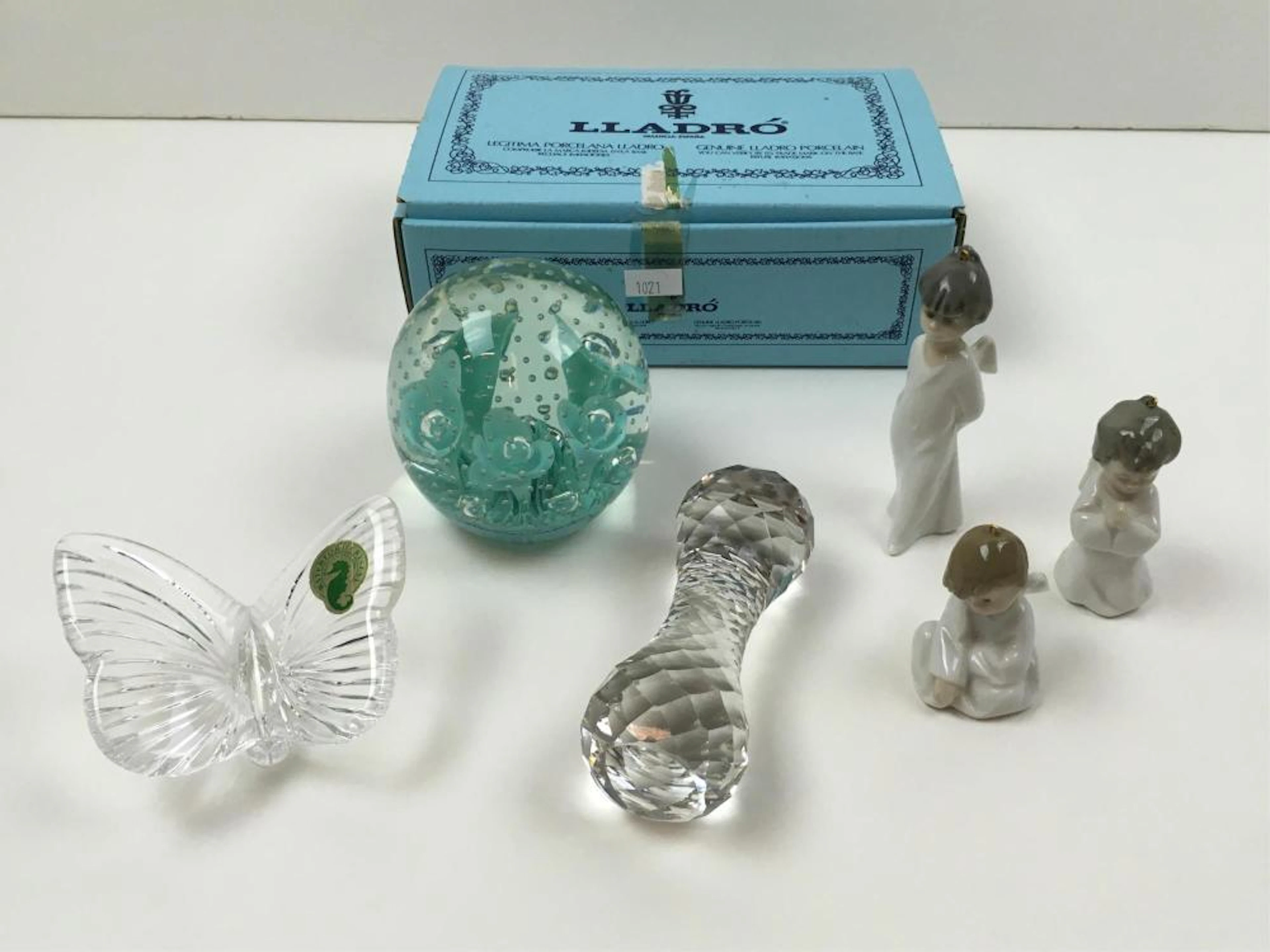 SIX PCS OF DECORATIVE PORCELAIN & GLASS