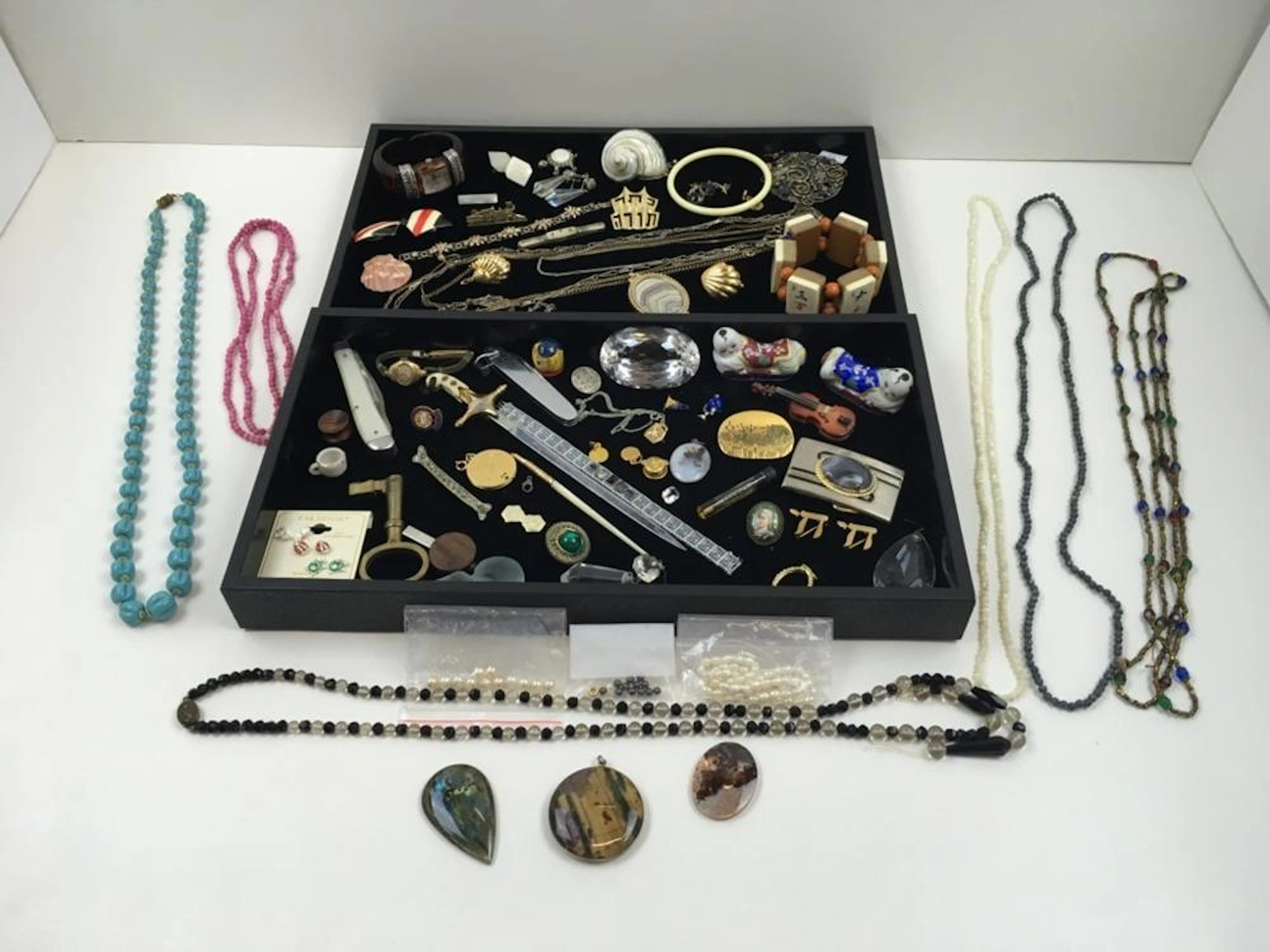 2 TRAYS OF VINTAGE JEWELRY, STONES & DECORATIVES
