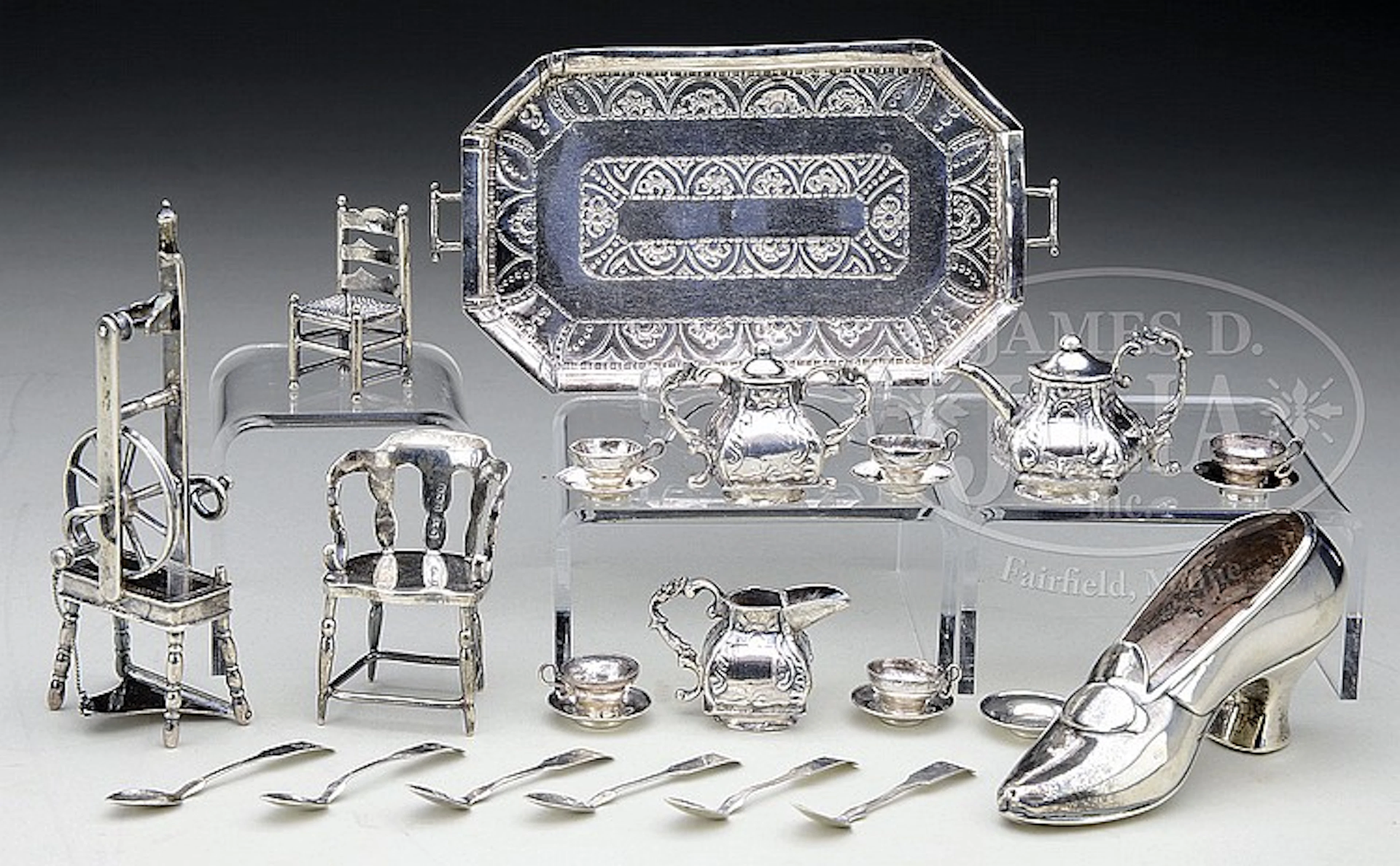 FABULOUS LOT OF MINIATURE SILVER ITEMS.