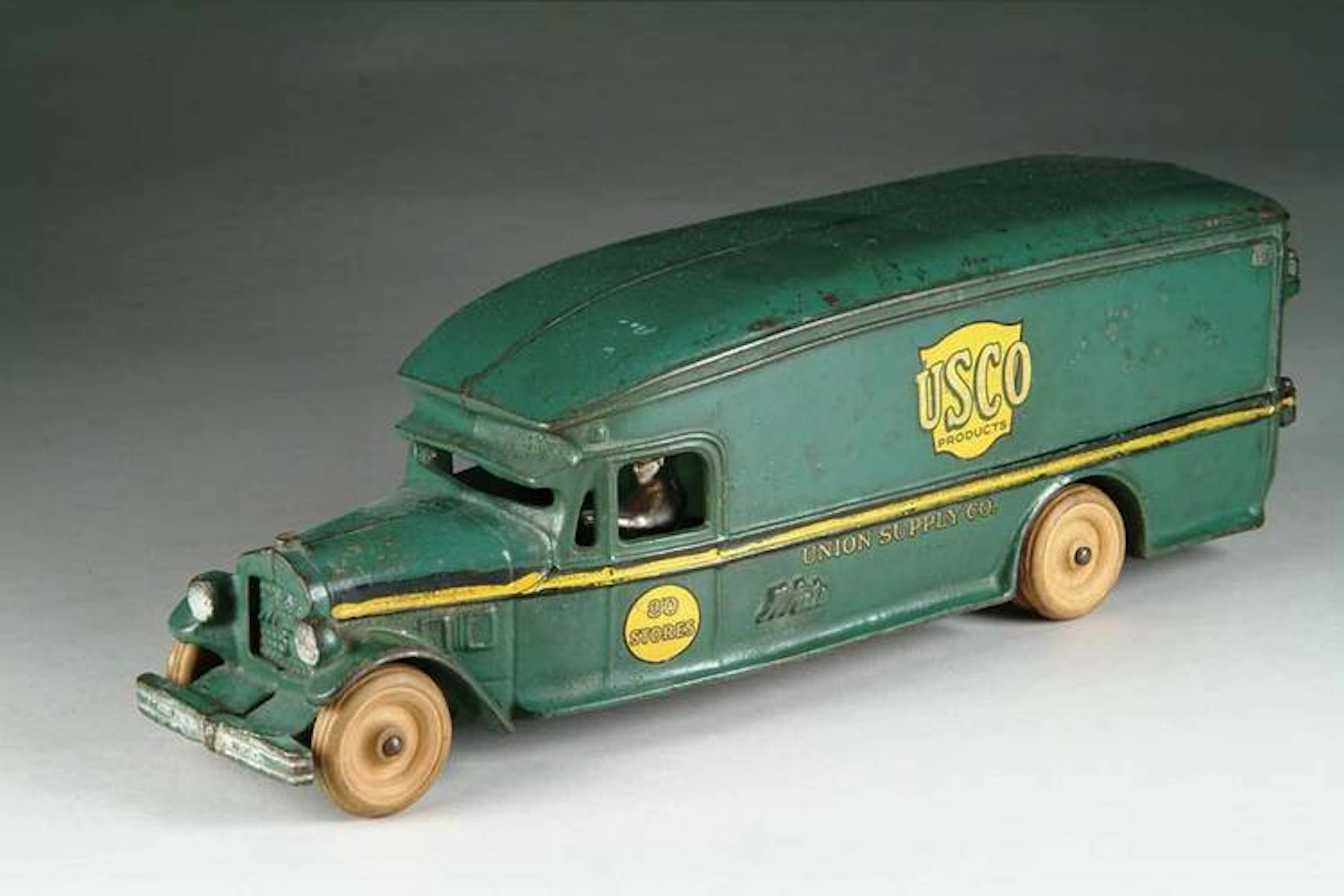 ARCADE WHITE "USCO" MOVING VAN