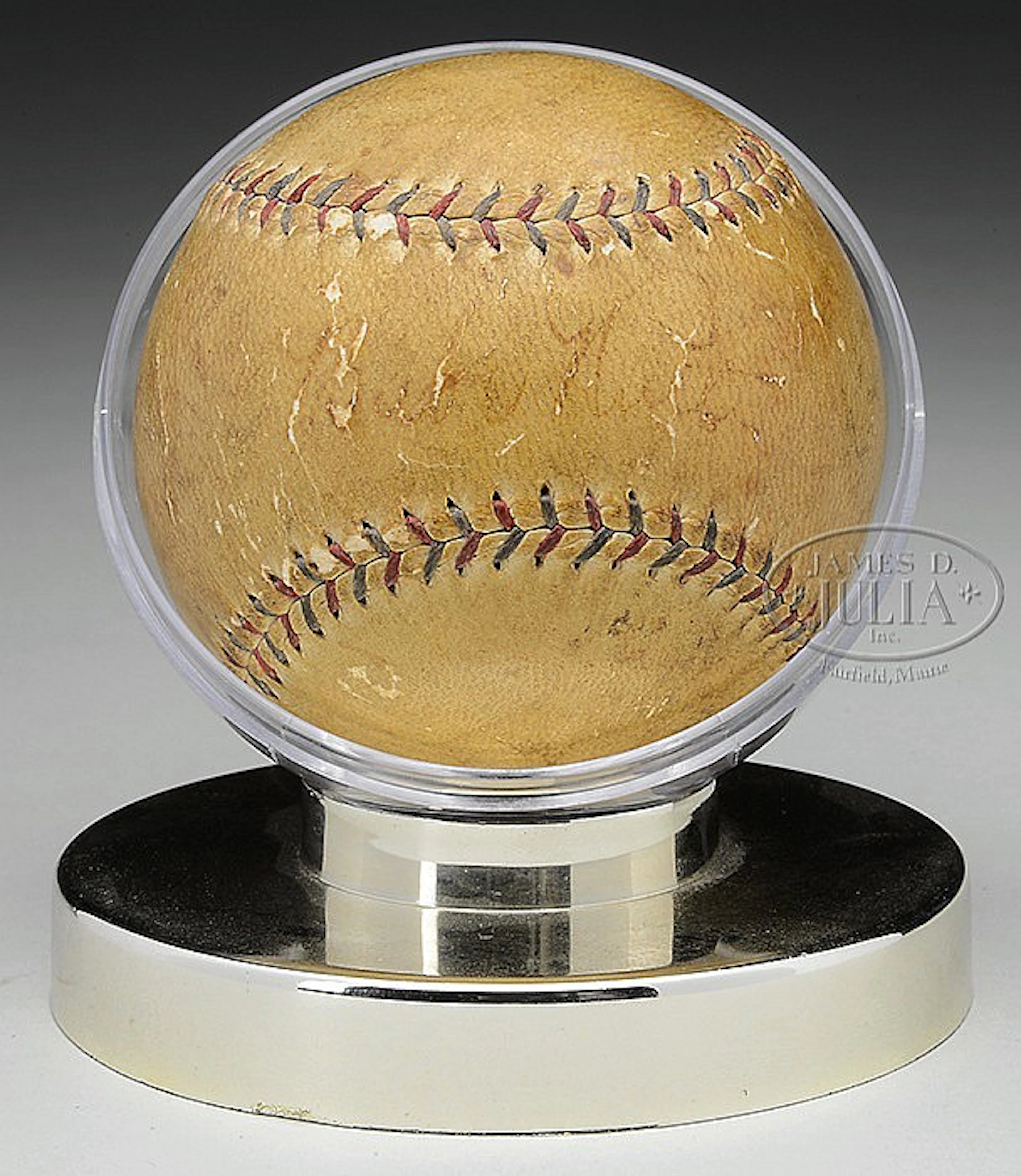 BASEBALL WITH A SIGNATURE OF BABE RUTH.