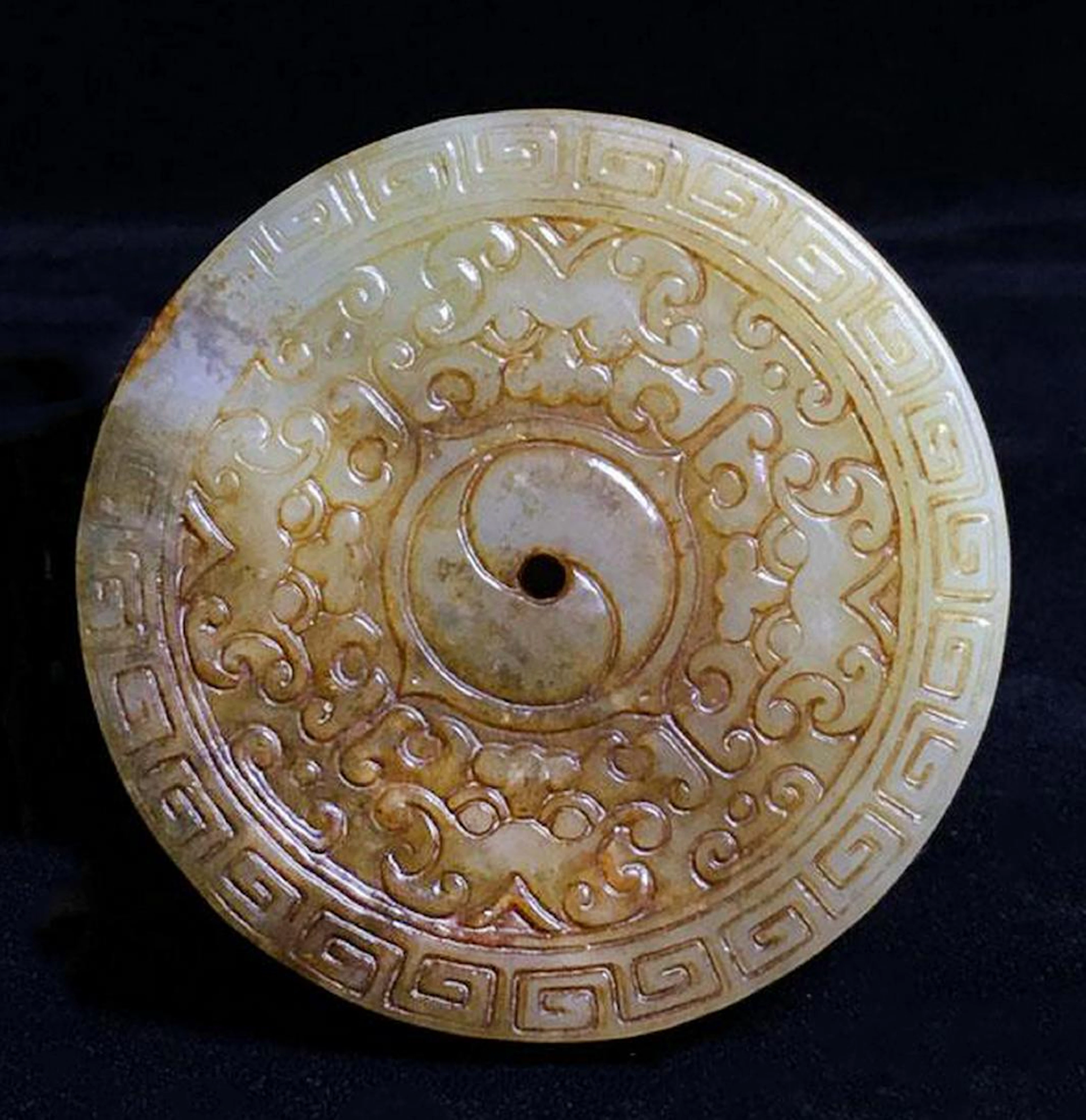 Chinese archaic jade bi pendant
