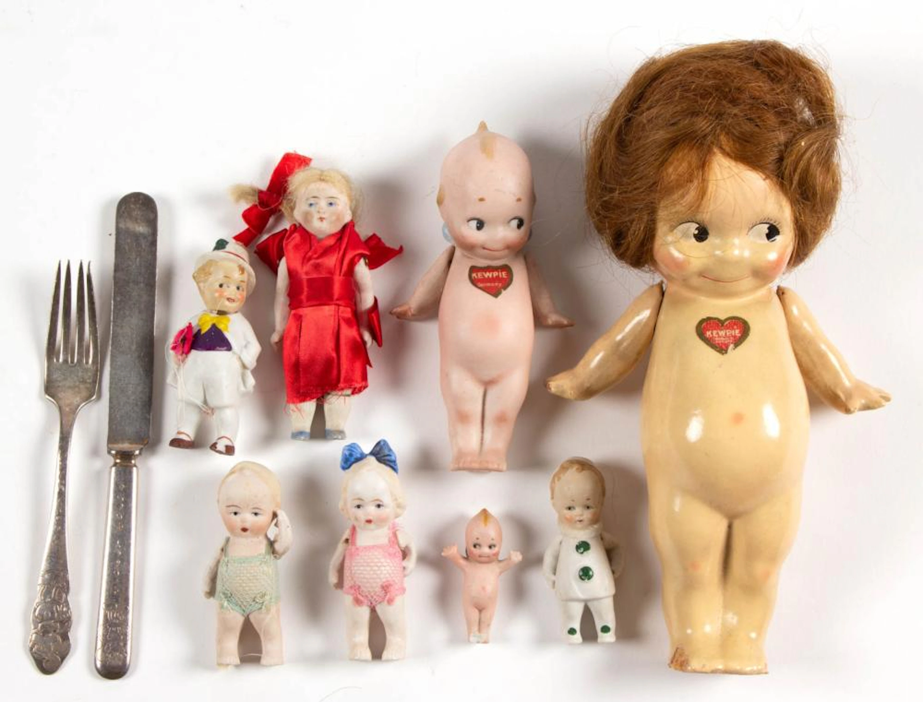 ASSORTED MATERIALS DOLLS AND CHILDREN'S ARTICLES, LOT OF TEN