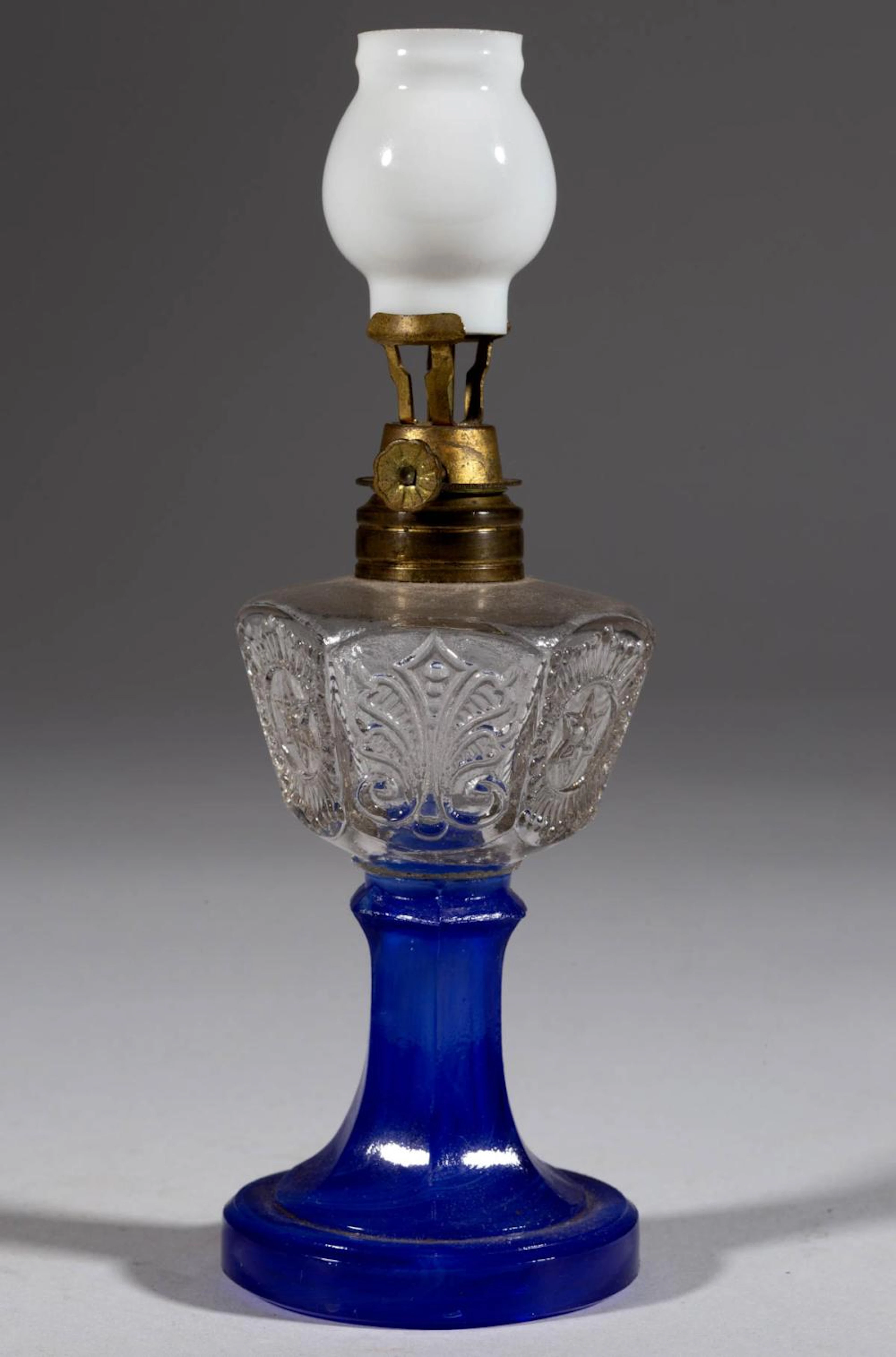 FLEUR-DE-LYS AND STAR MINIATURE STAND LAMP