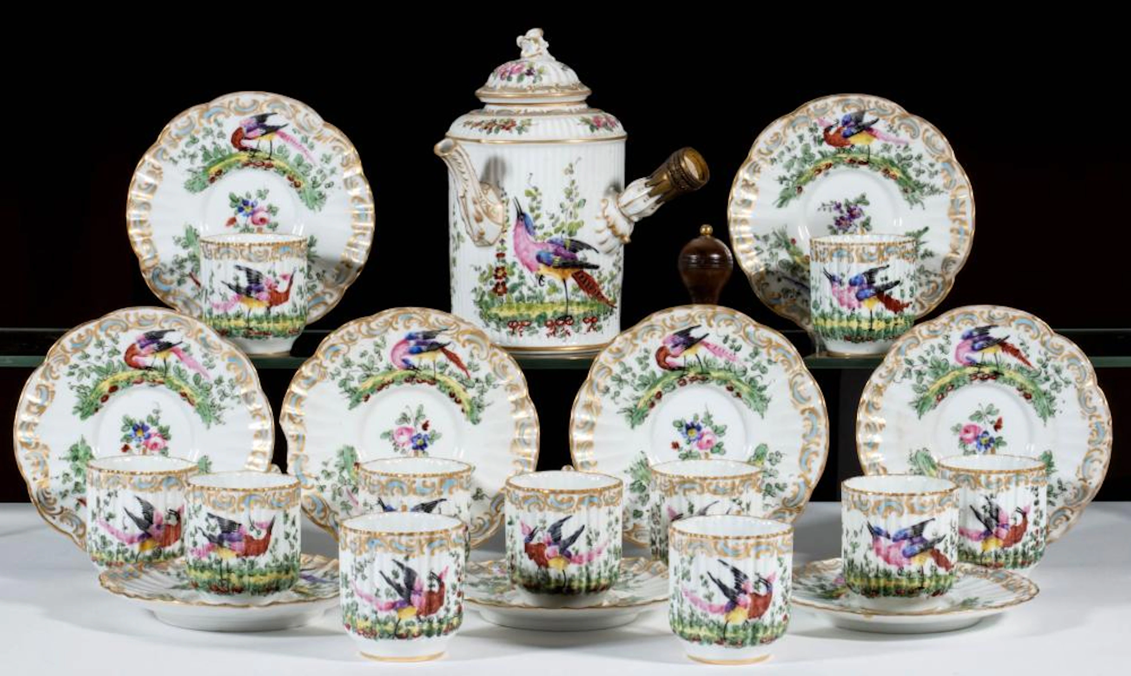 CONTINENTAL CHELSEA-STYLE PORCELAIN PARTIAL CHOCOLATE SET, LOT OF 21