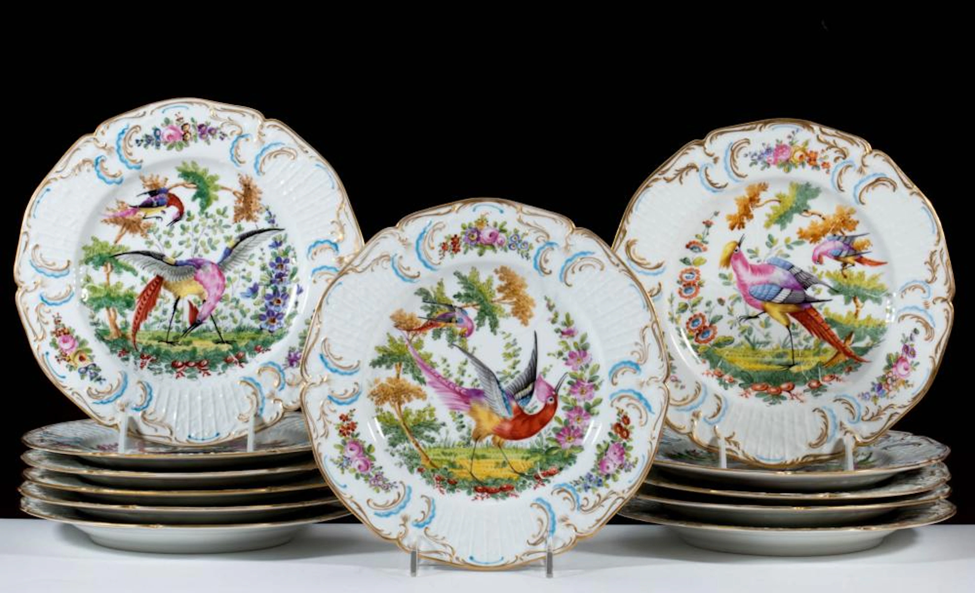 CONTINENTAL CHELSEA-STYLE PORCELAIN PLATES, LOT OF 12